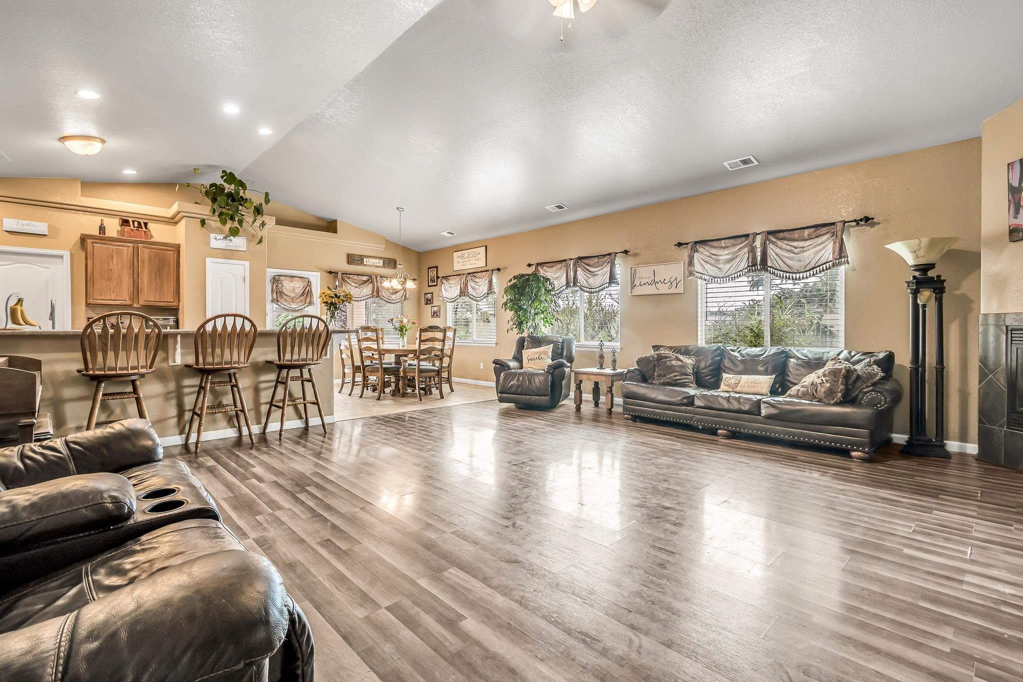 2989 Westland Avenue Property Photo 4