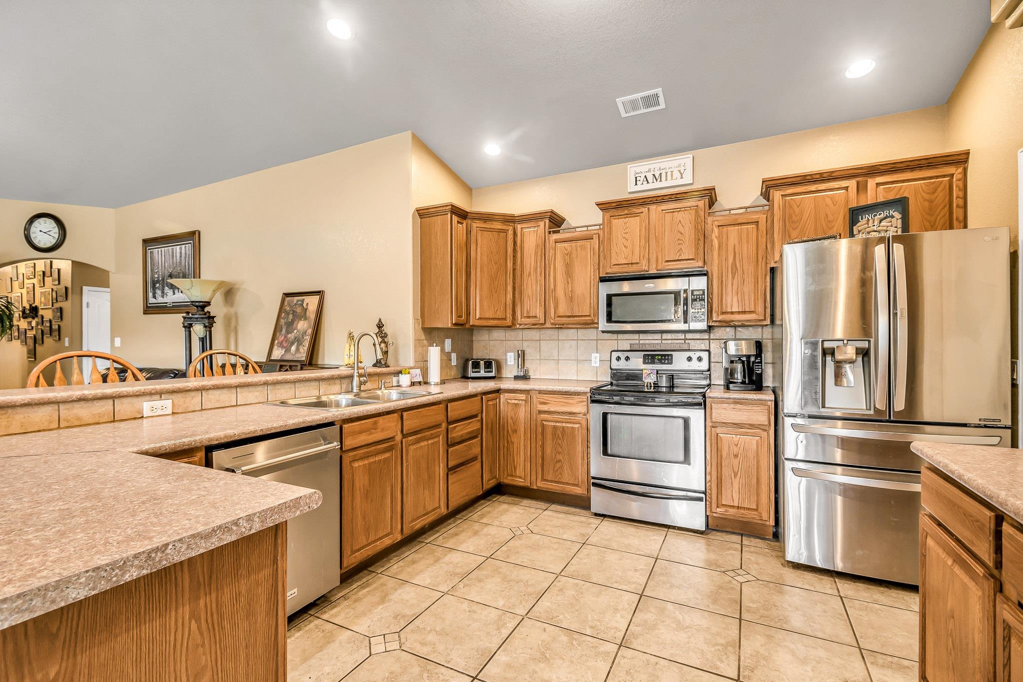 2989 Westland Avenue Property Photo 8