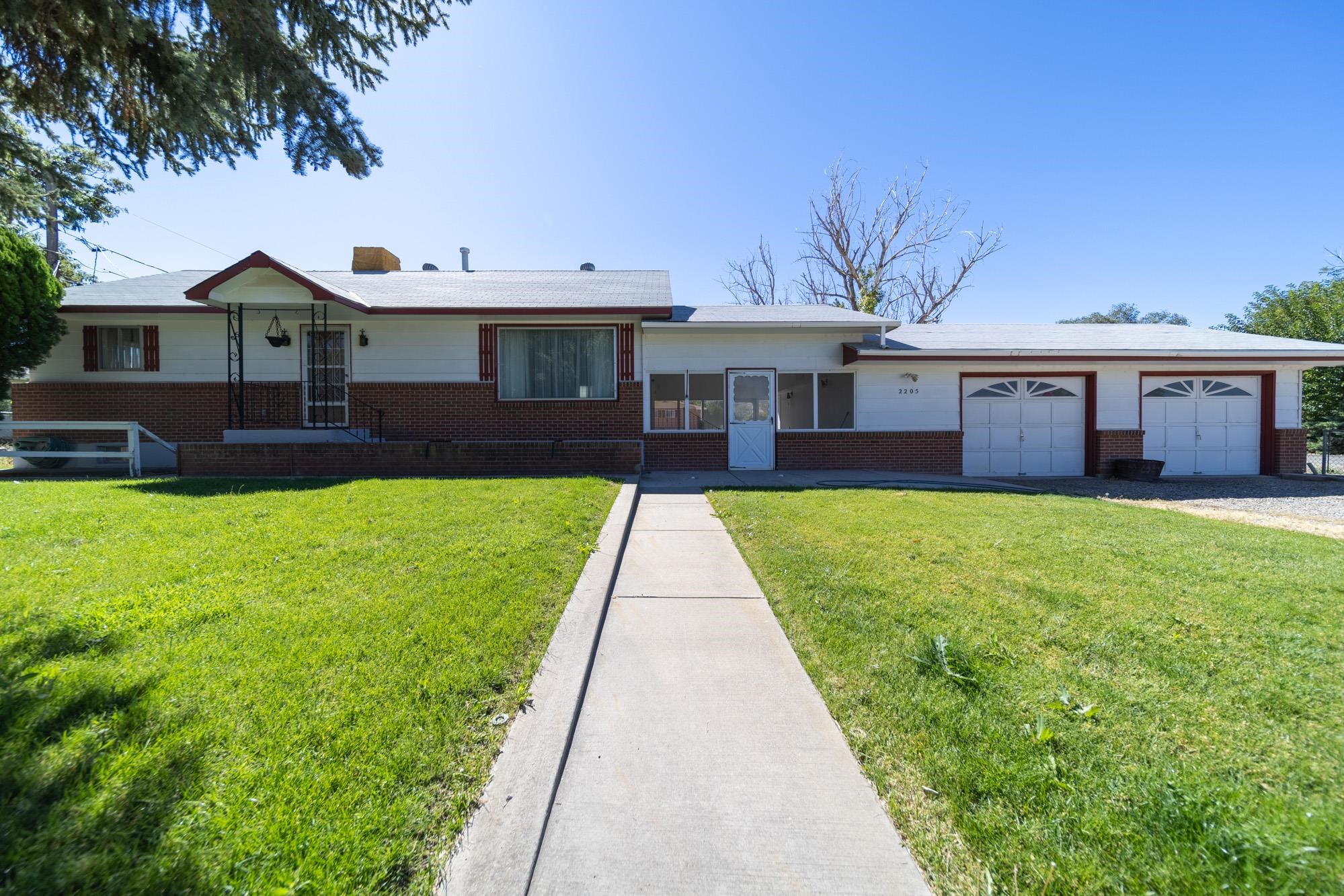 2205 Broadway Property Photo 1