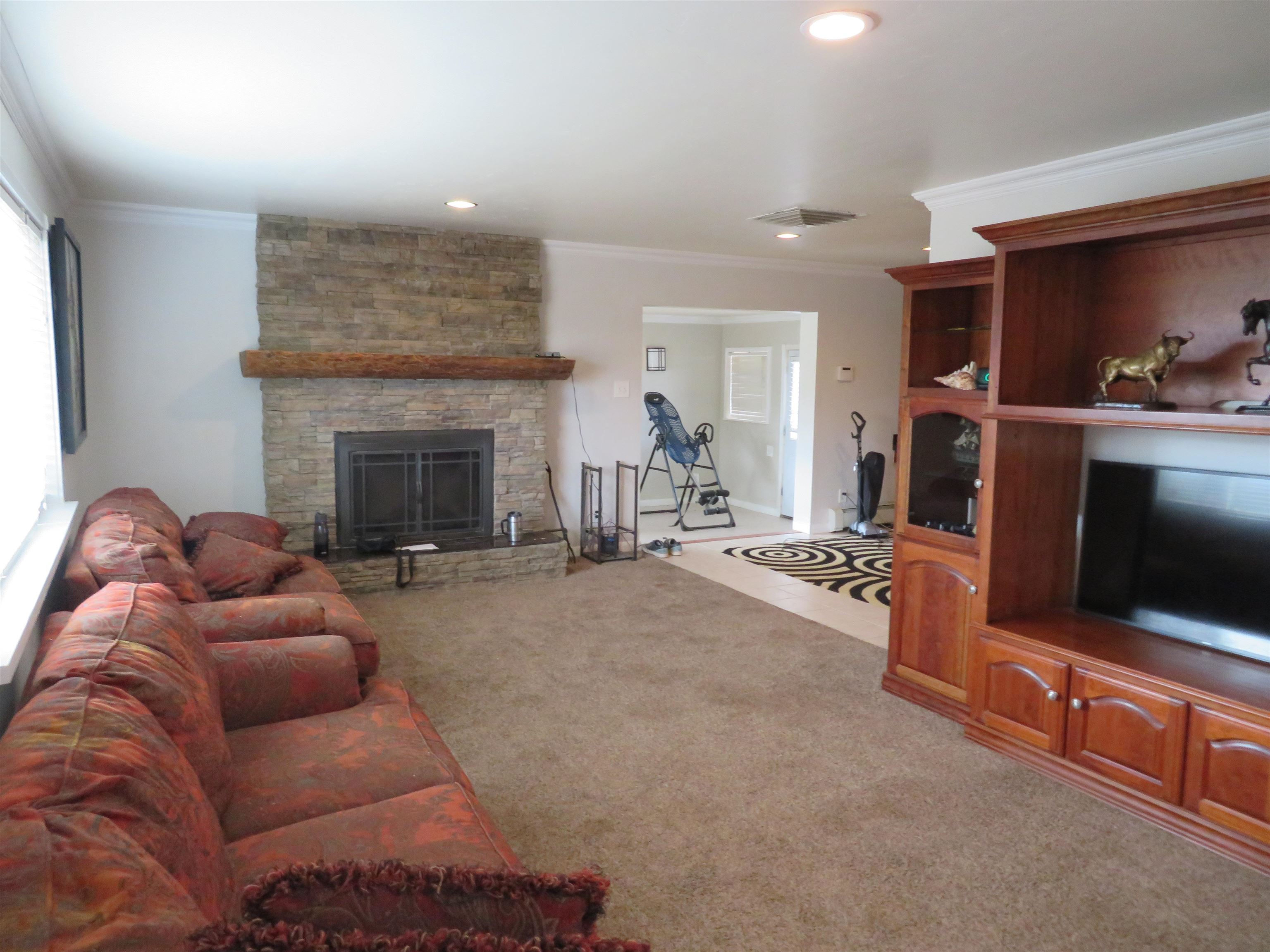 2125 Broadway Property Photo 2