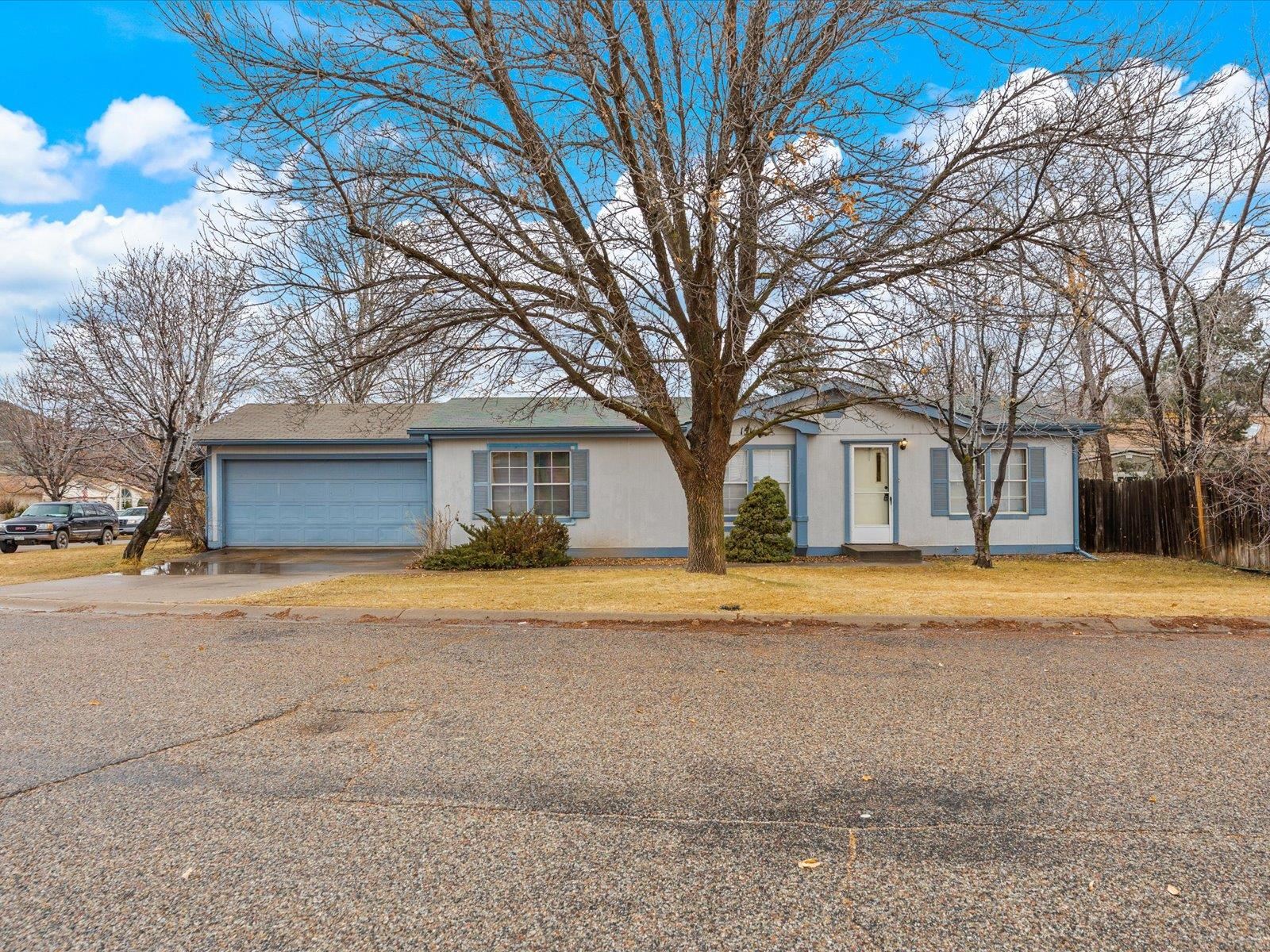 151 E Tamarack Circle Property Photo 1