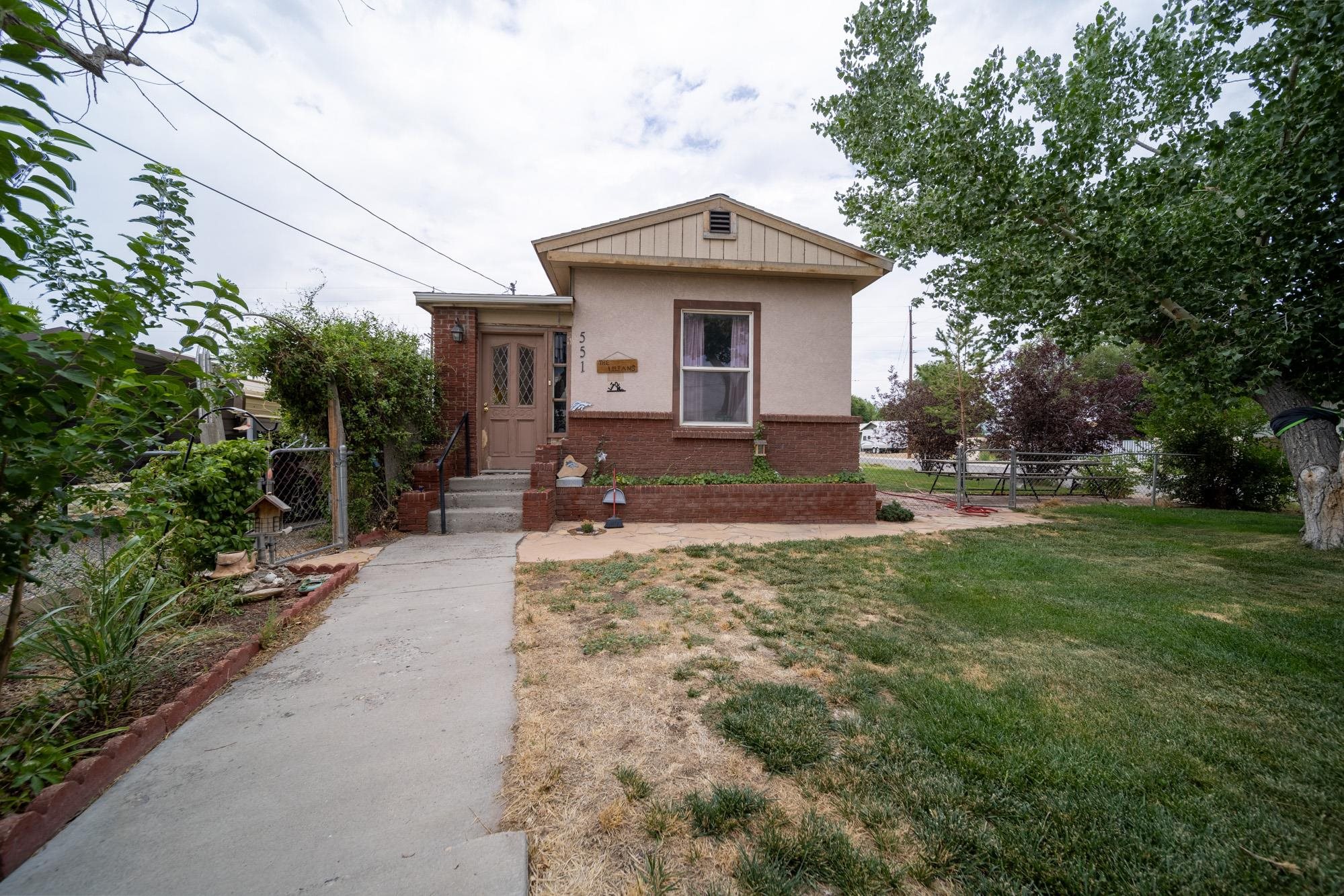 551 E Grand Avenue Property Photo 1