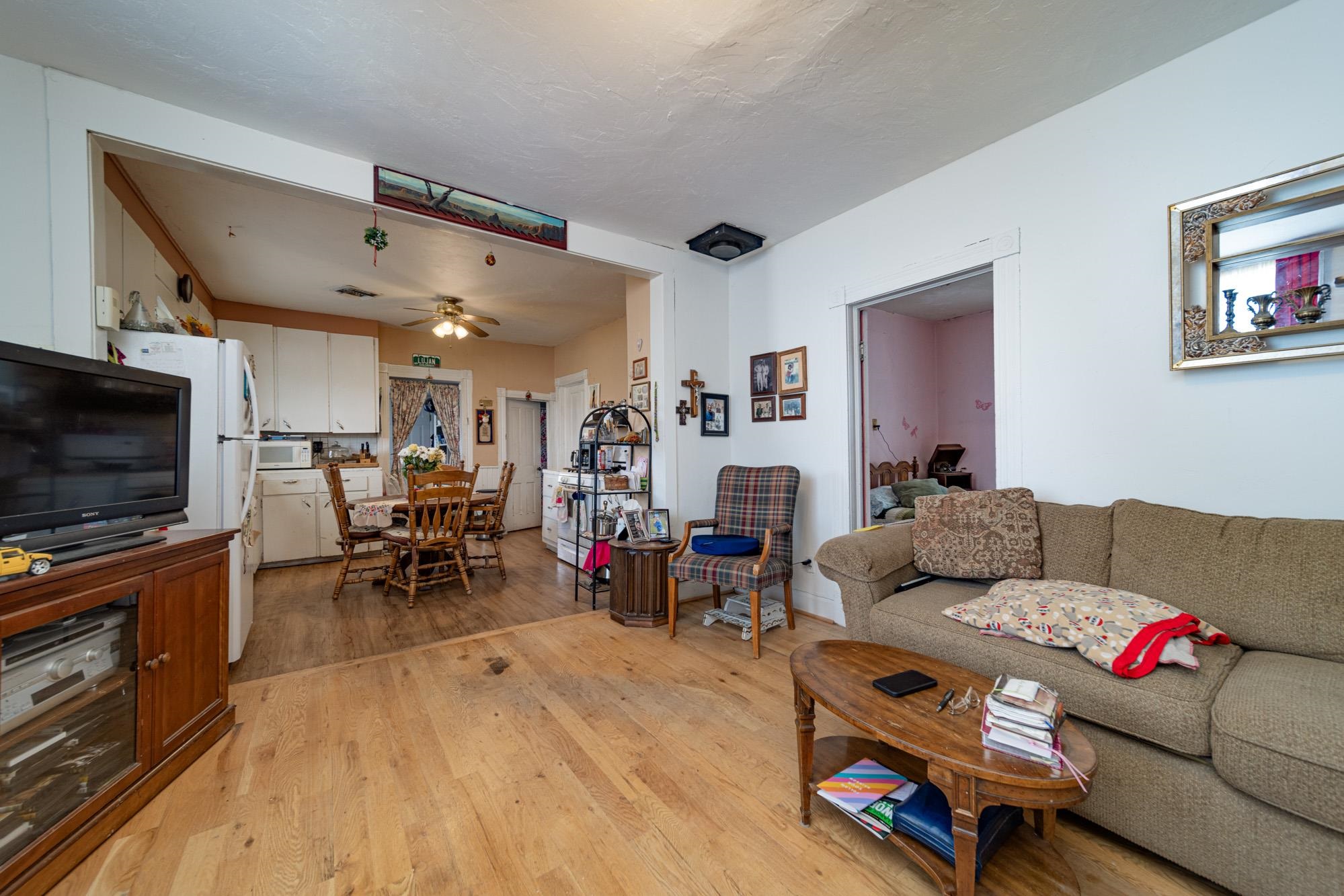 551 E Grand Avenue Property Photo 3