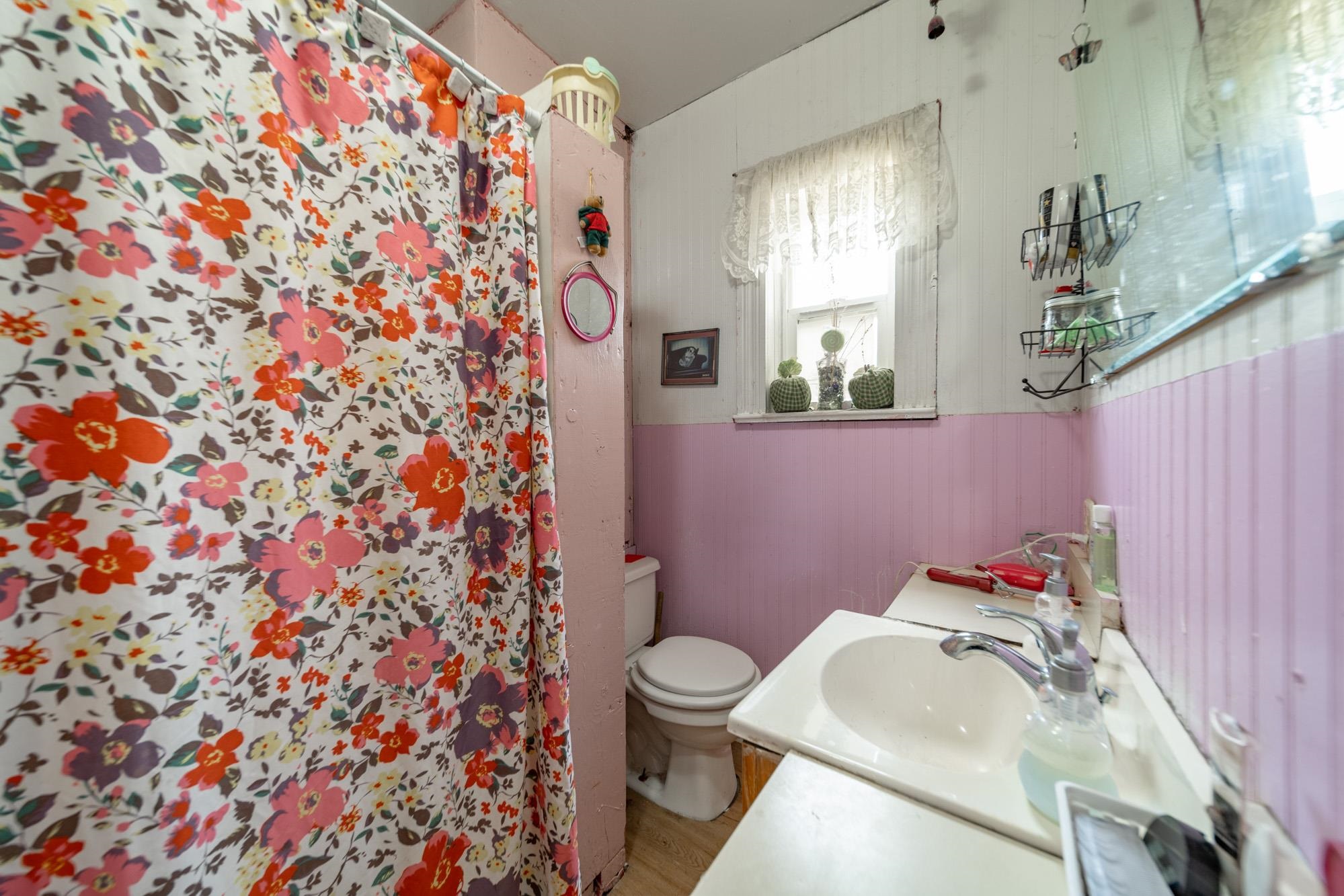 551 E Grand Avenue Property Photo 7