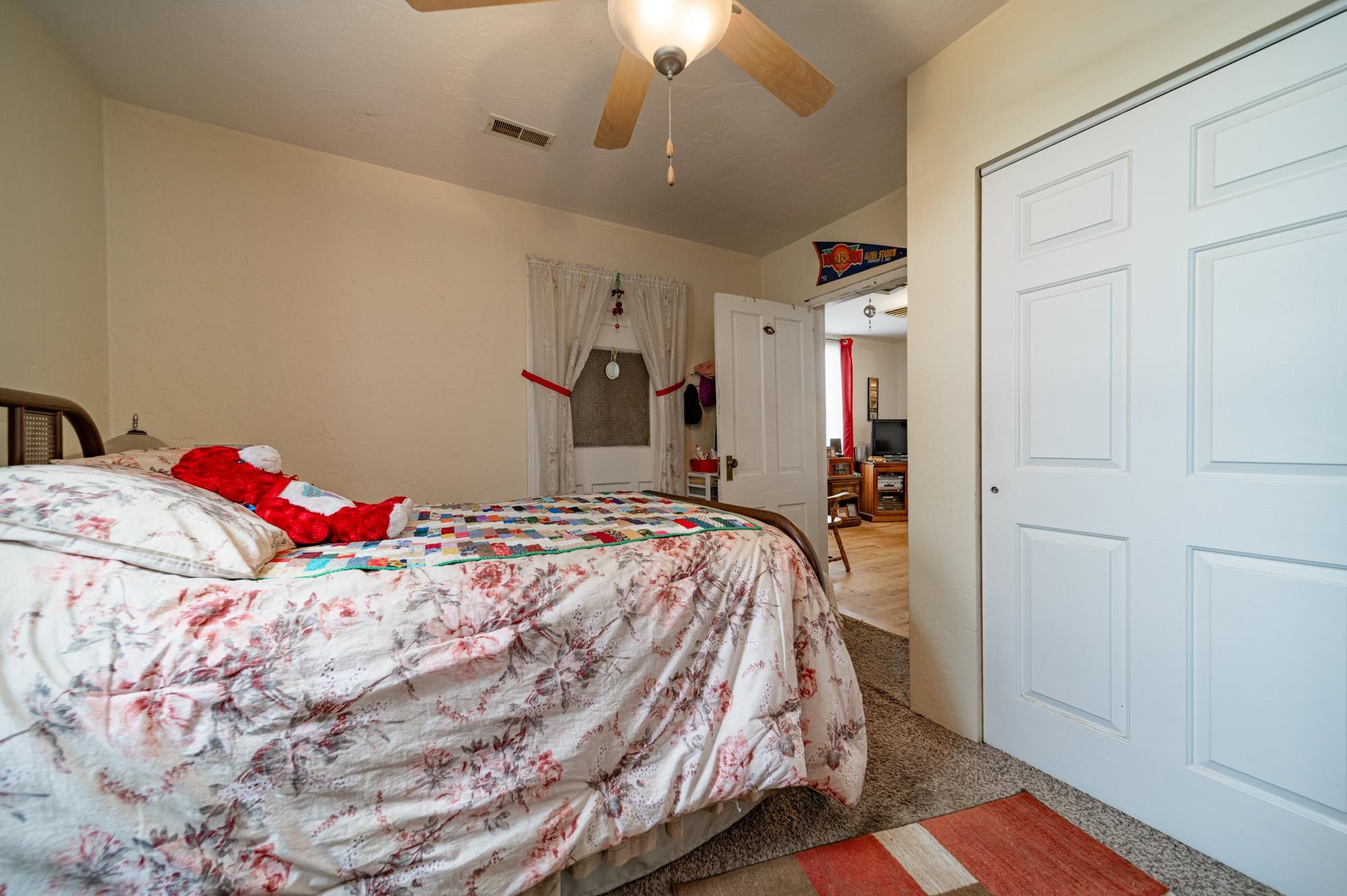 551 E Grand Avenue Property Photo 11