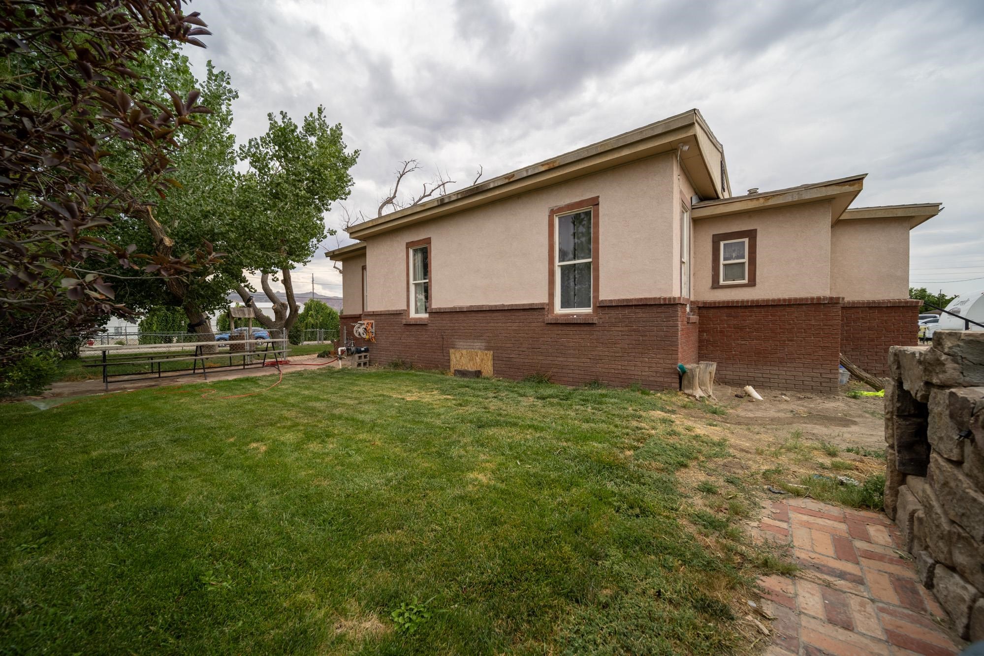 551 E Grand Avenue Property Photo 14