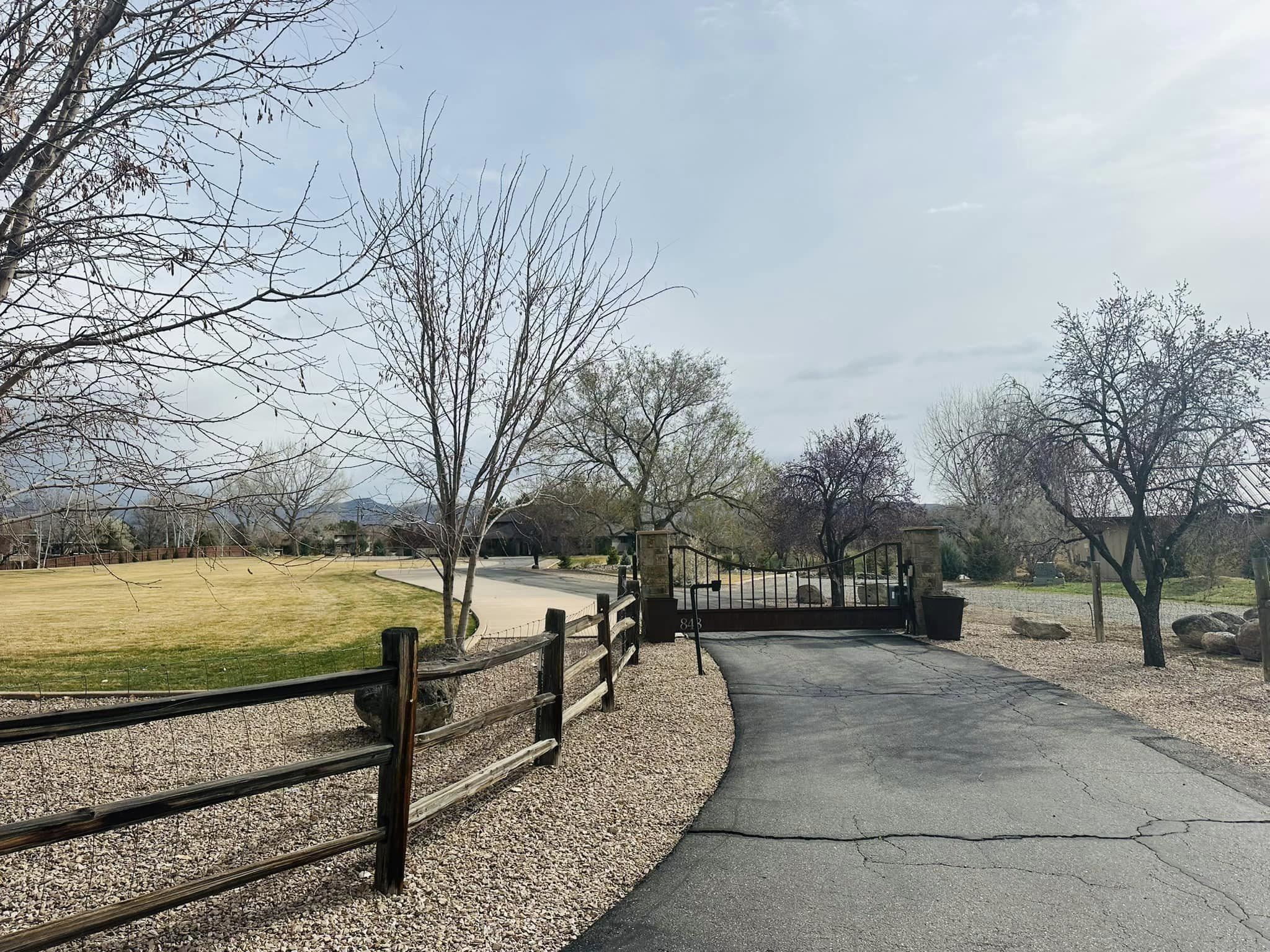 848 25 Road Property Photo 1