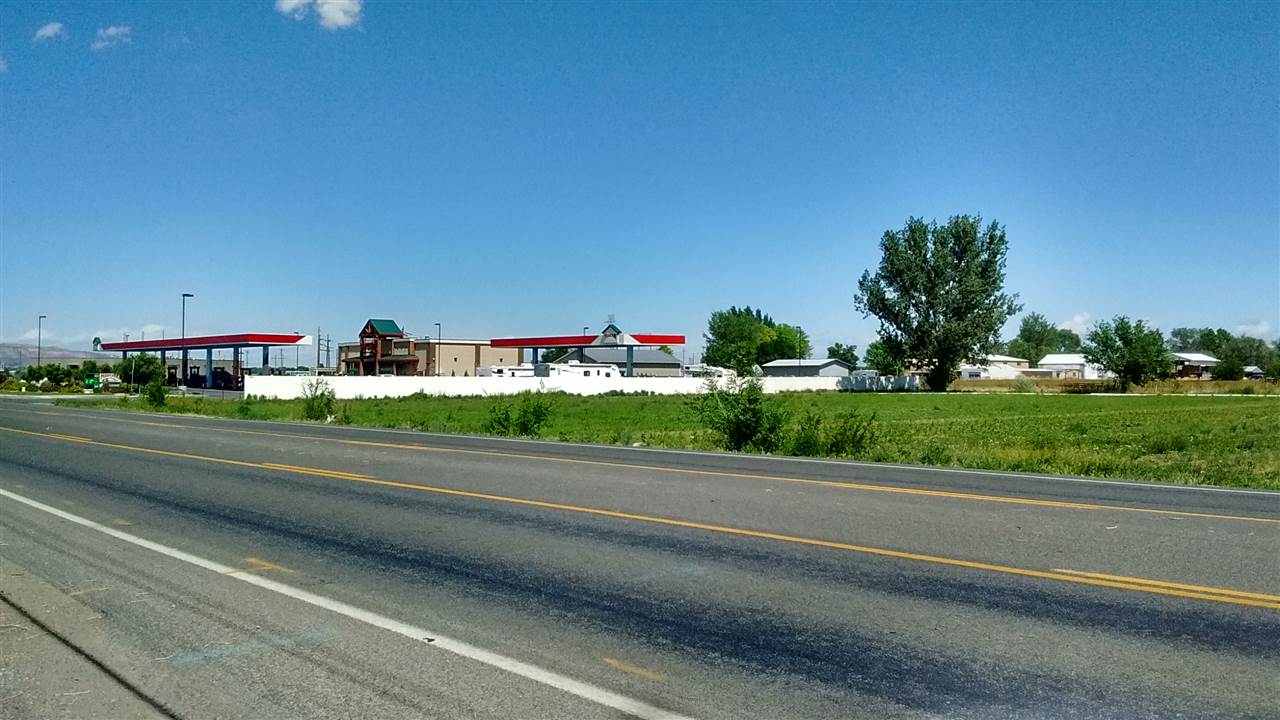 2912 D Road Property Photo 3