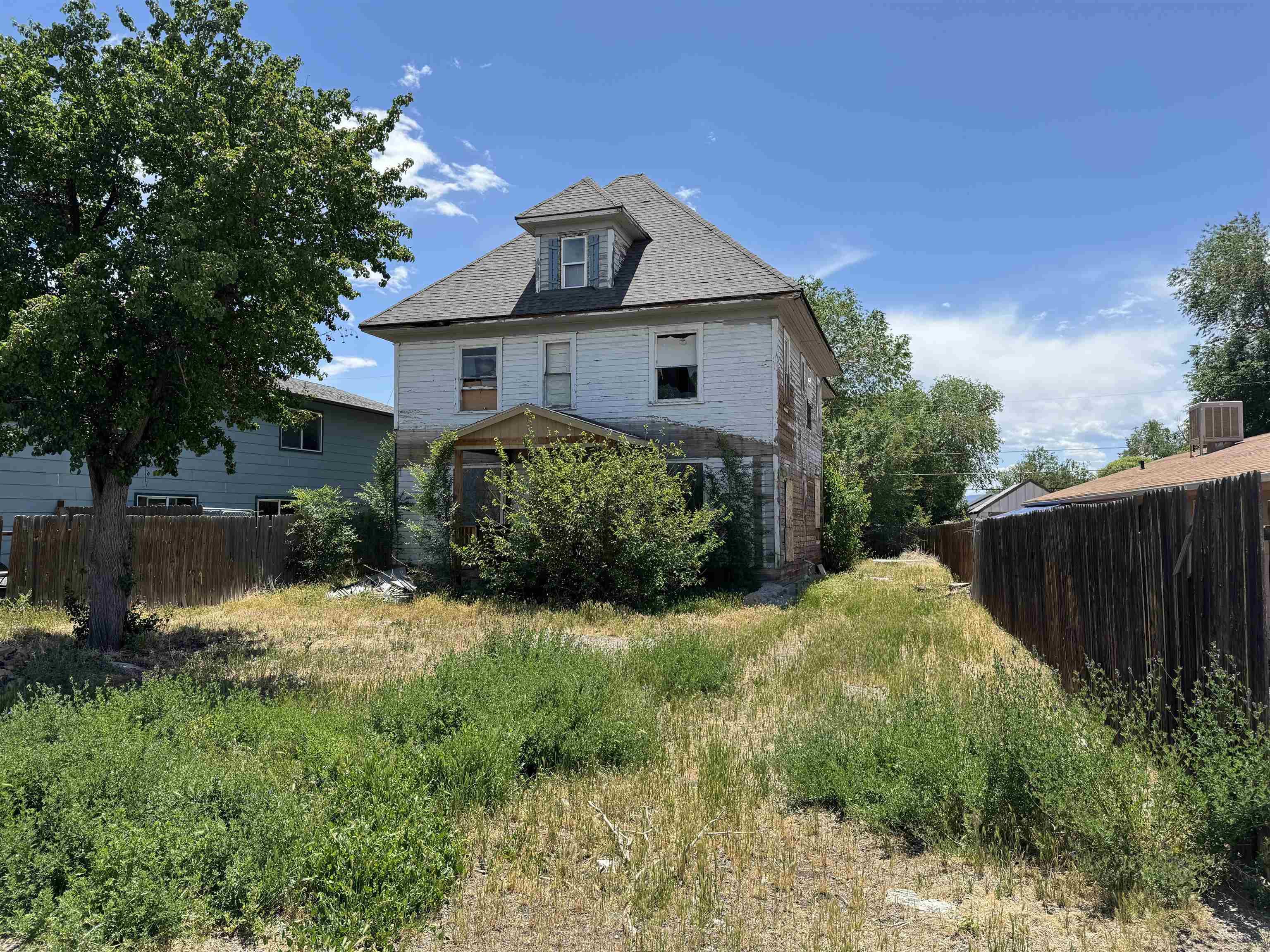3261 Collyer Avenue Property Photo 1