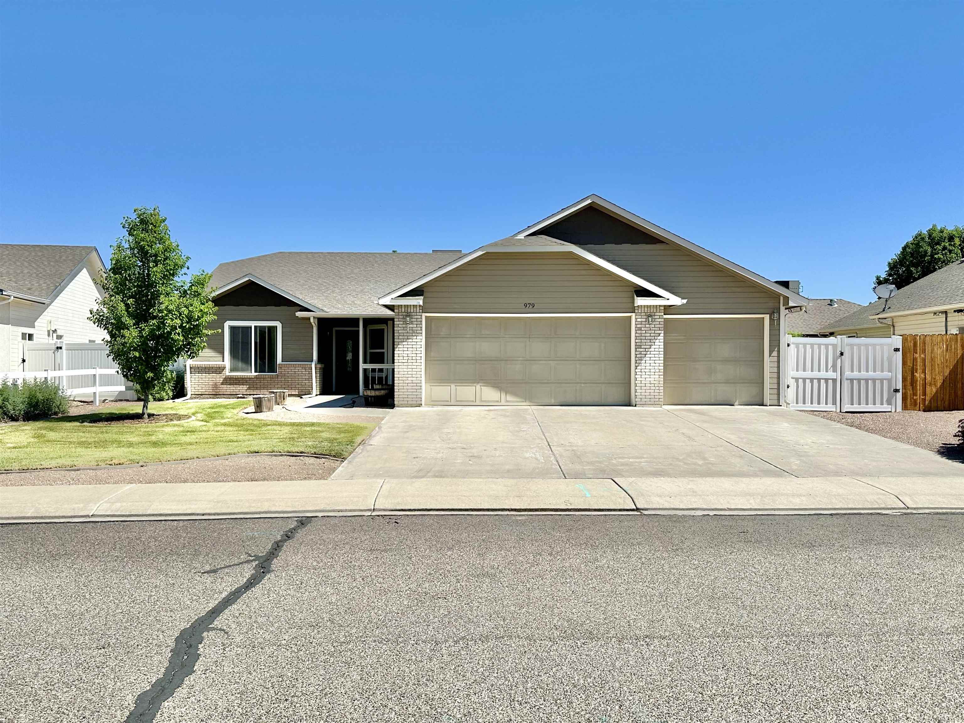 979 Azurite Drive Property Photo 1