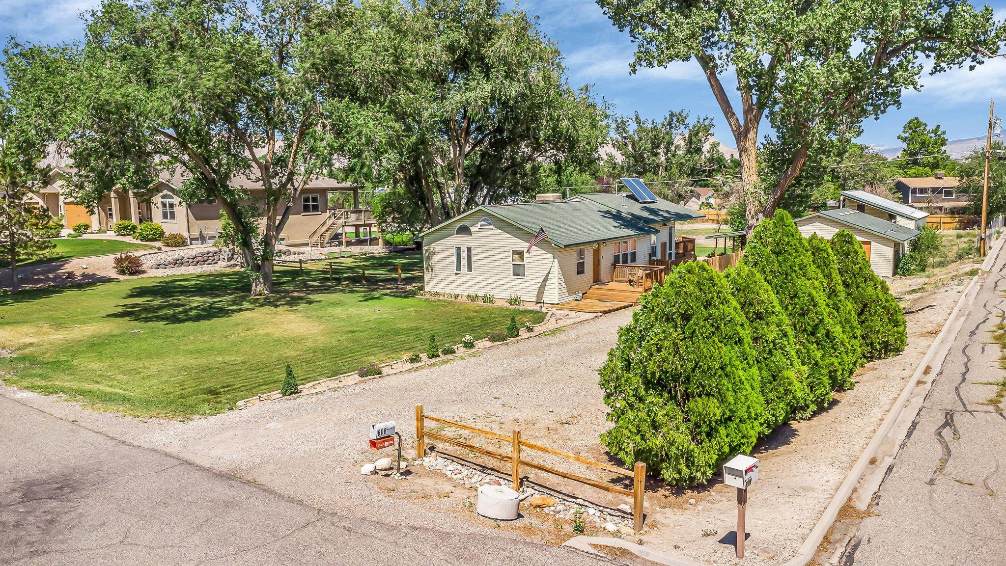 608 28 3/4 Road Property Photo 1