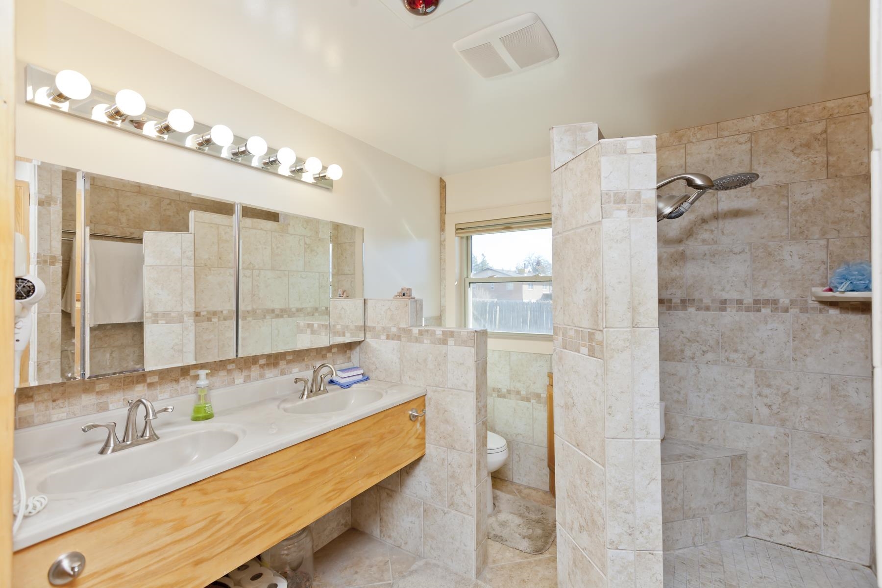 685 Crestridge Drive Property Photo 14