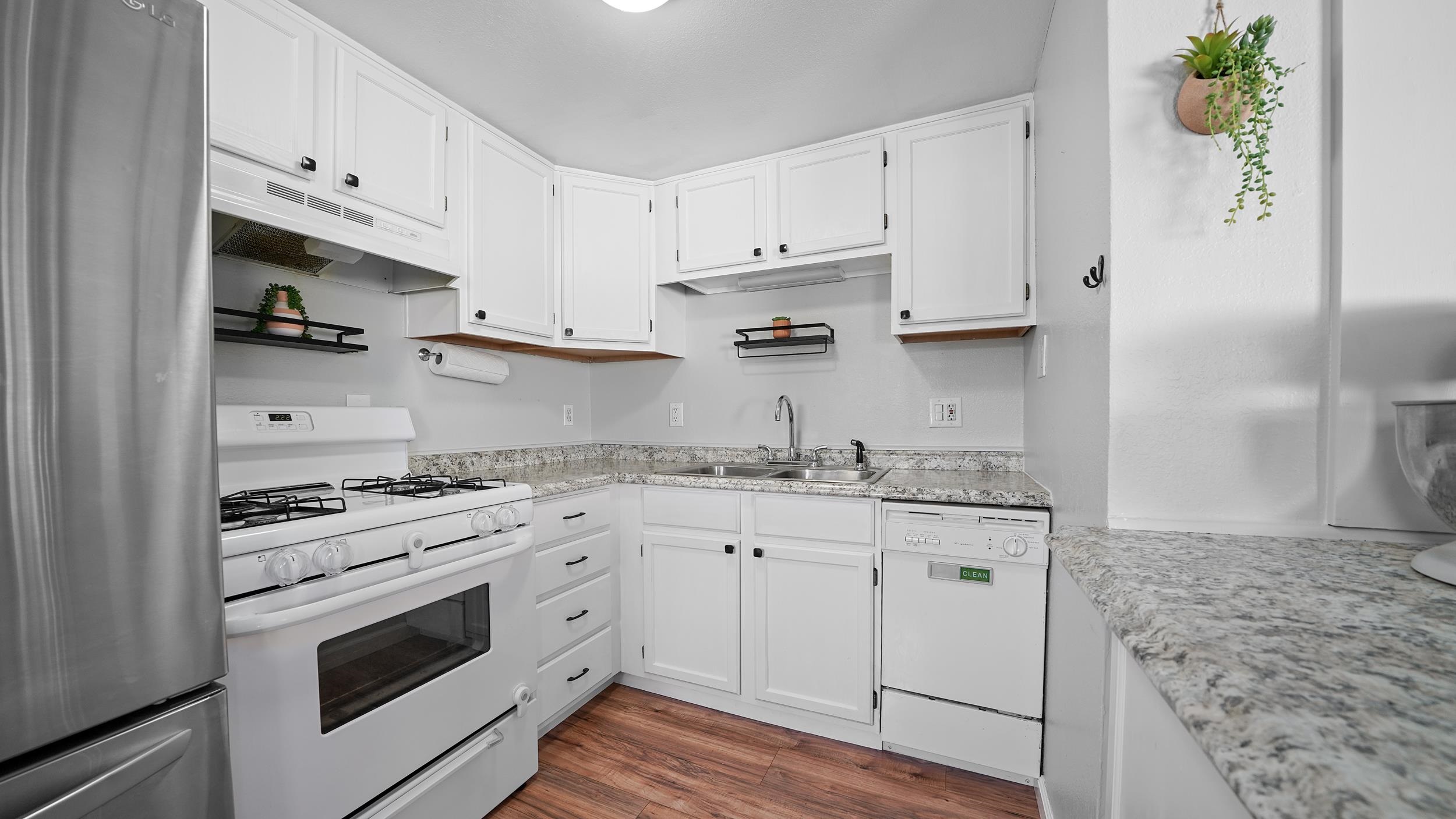 295 1/2 Mountain View Street Property Photo 6