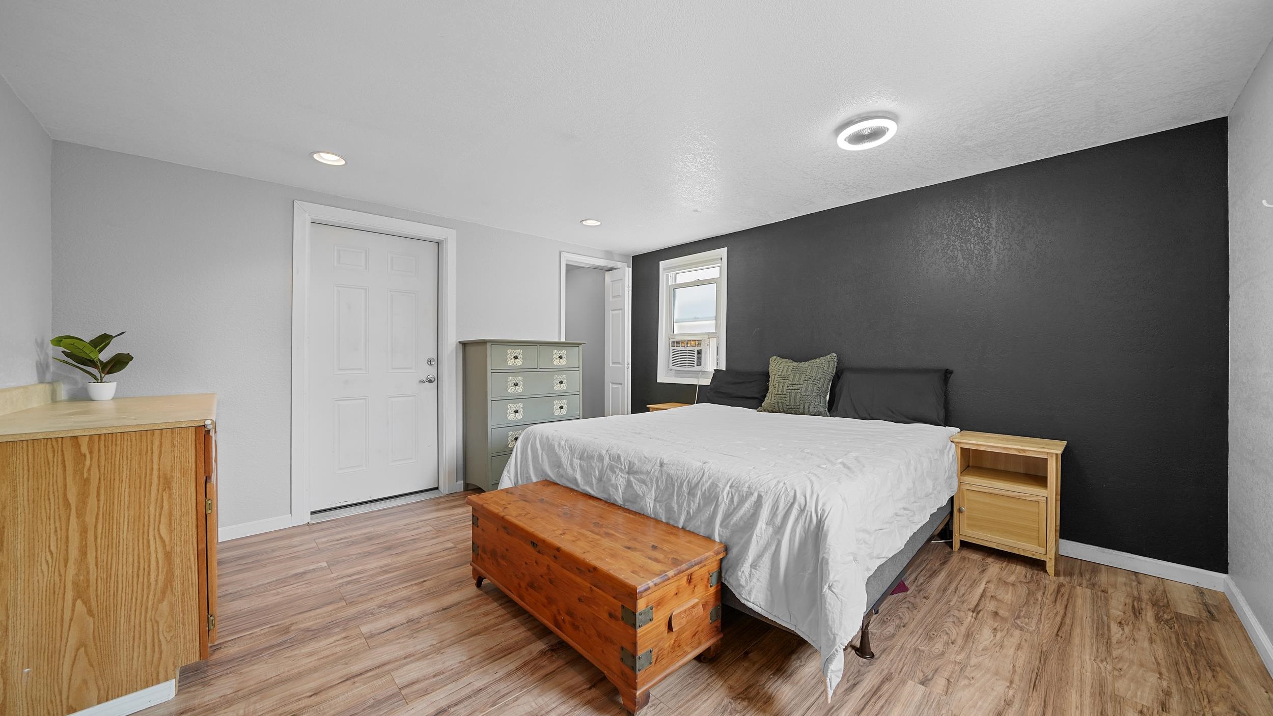 295 1/2 Mountain View Street Property Photo 8