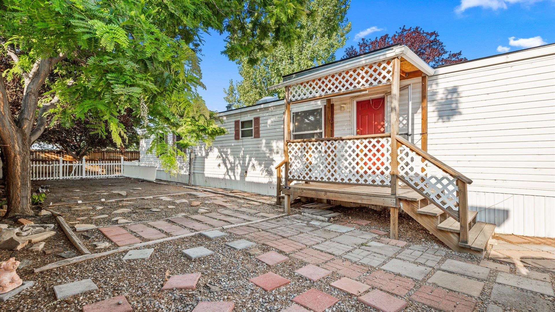 2983 1/2 Globe Willow Avenue Property Photo 1