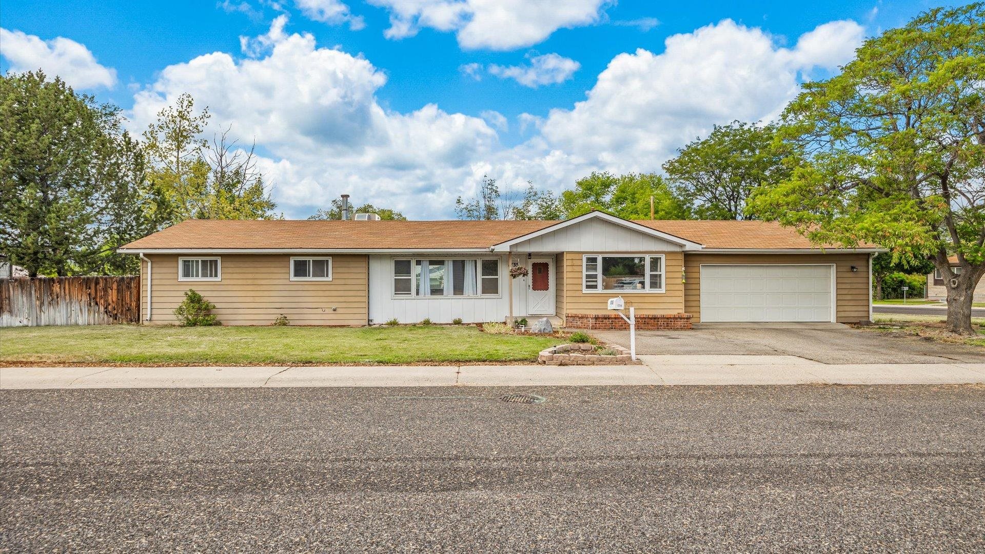 1735 Maple Street Property Photo 1