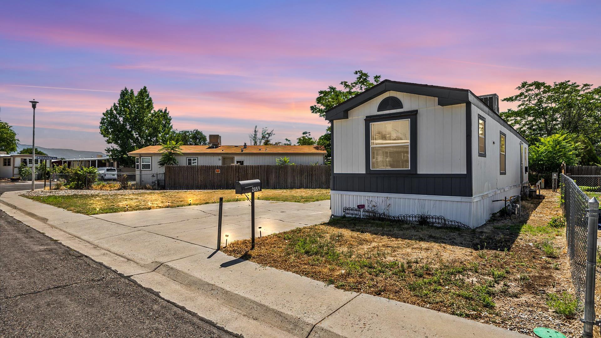 2859 Hall Avenue Property Photo 1