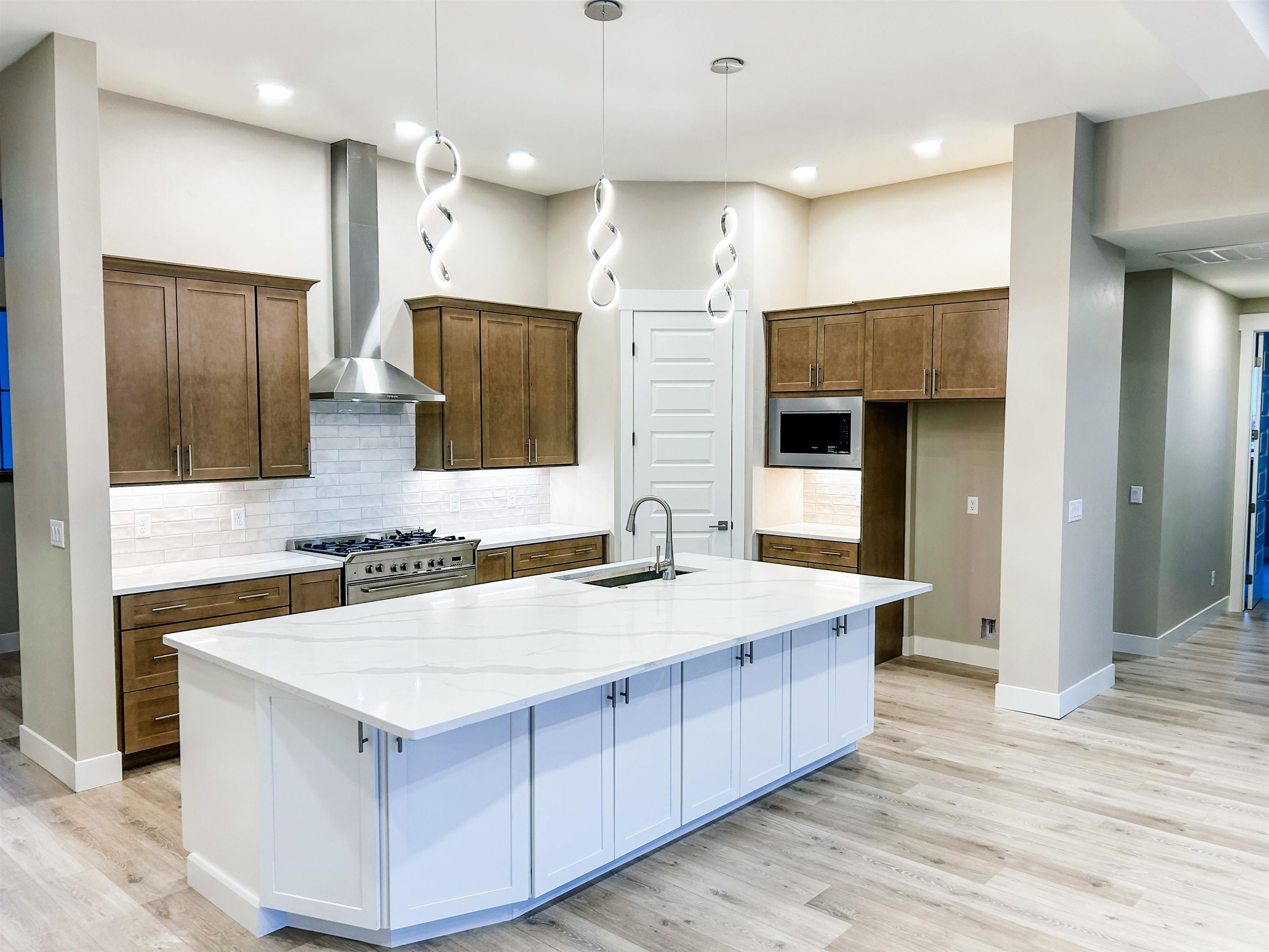 2594 Jay Court Property Photo 3