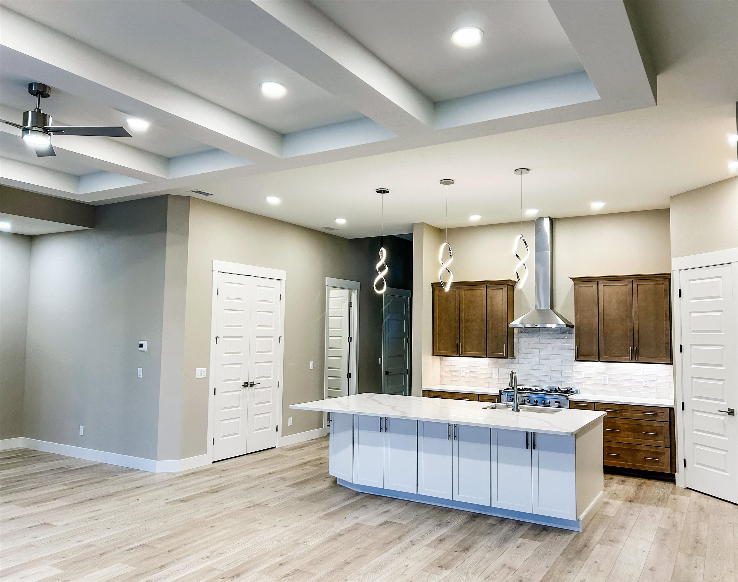 2594 Jay Court Property Photo 5