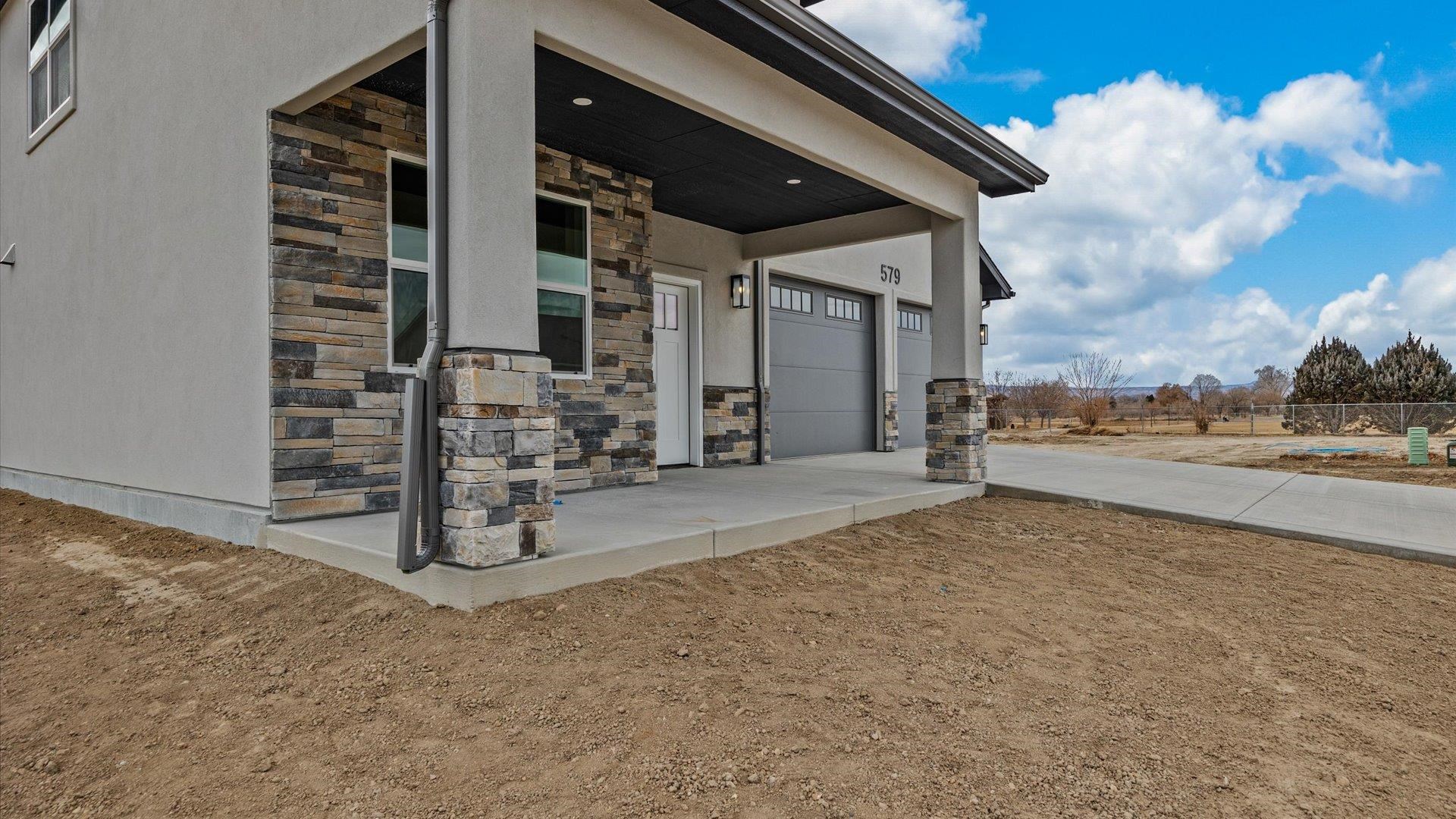 579 Fledgefield Drive Property Photo 3