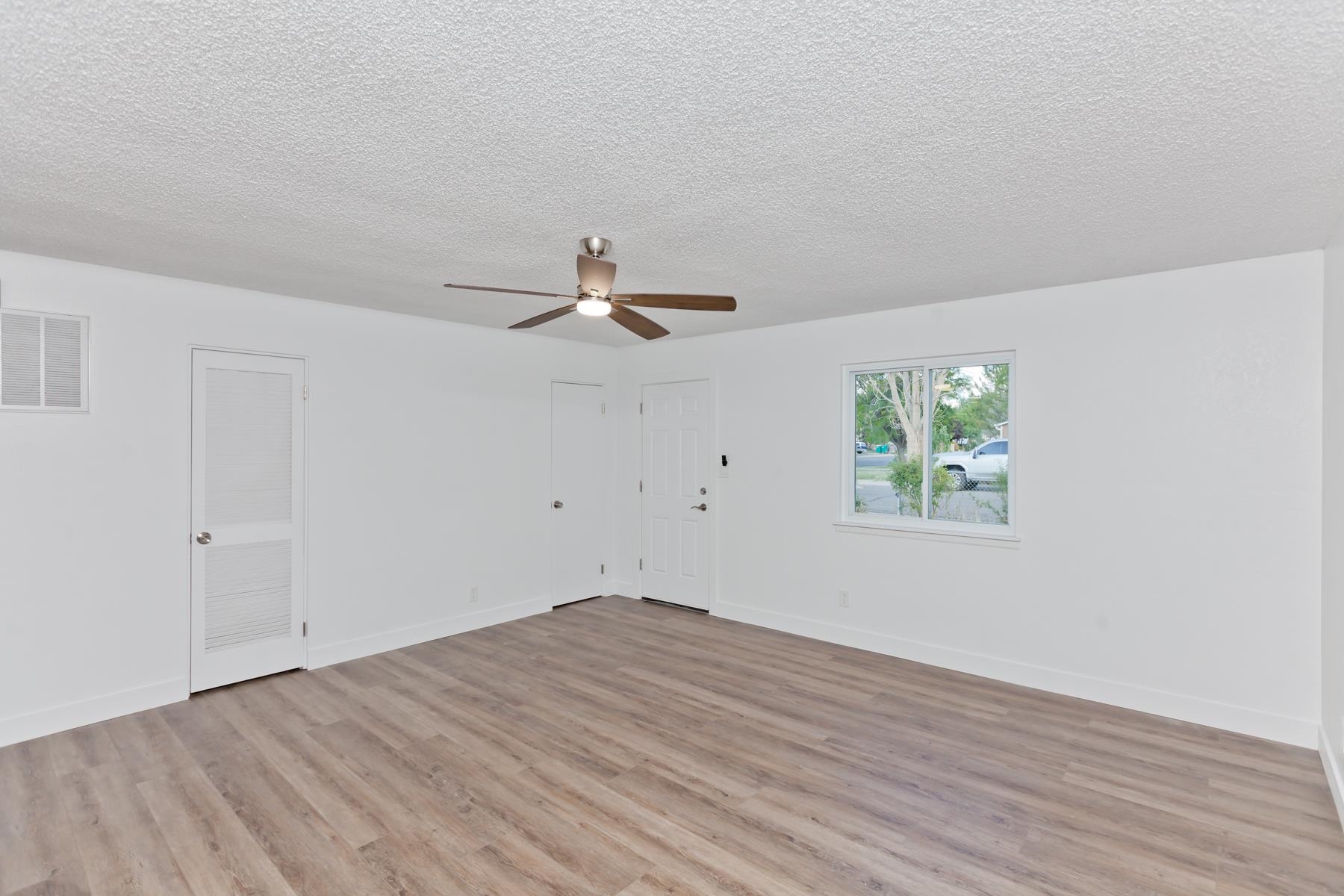 419 S Ash Street Property Photo 3