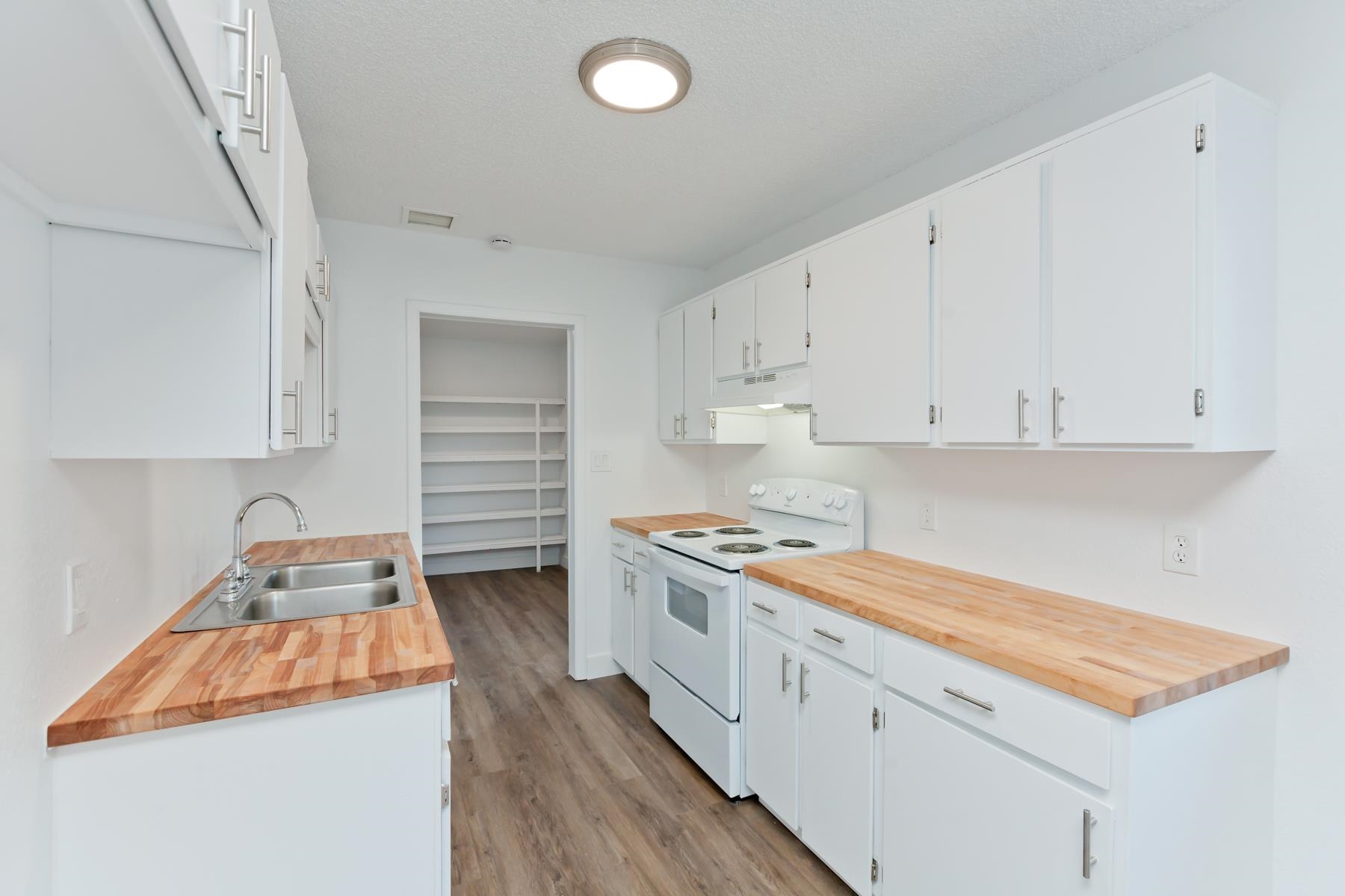419 S Ash Street Property Photo 4
