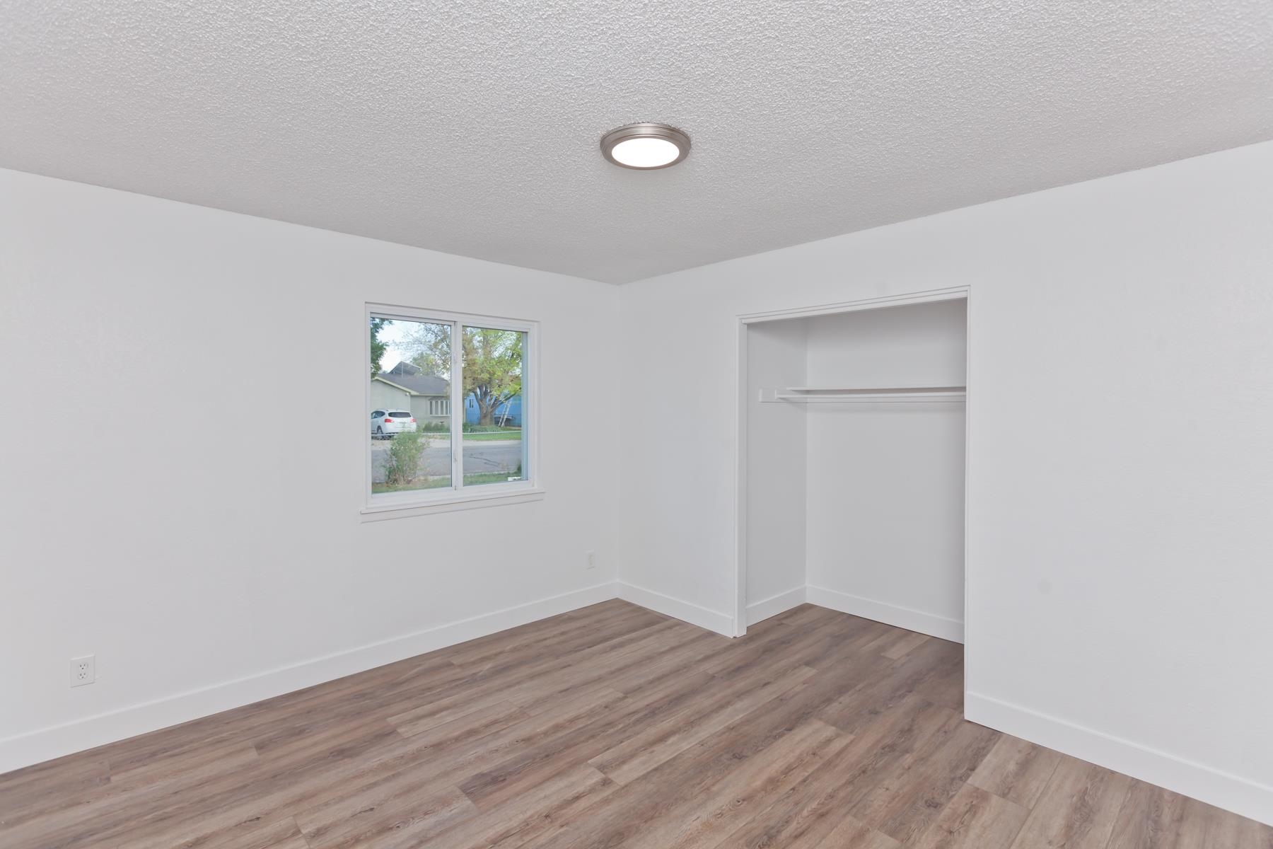 419 S Ash Street Property Photo 8