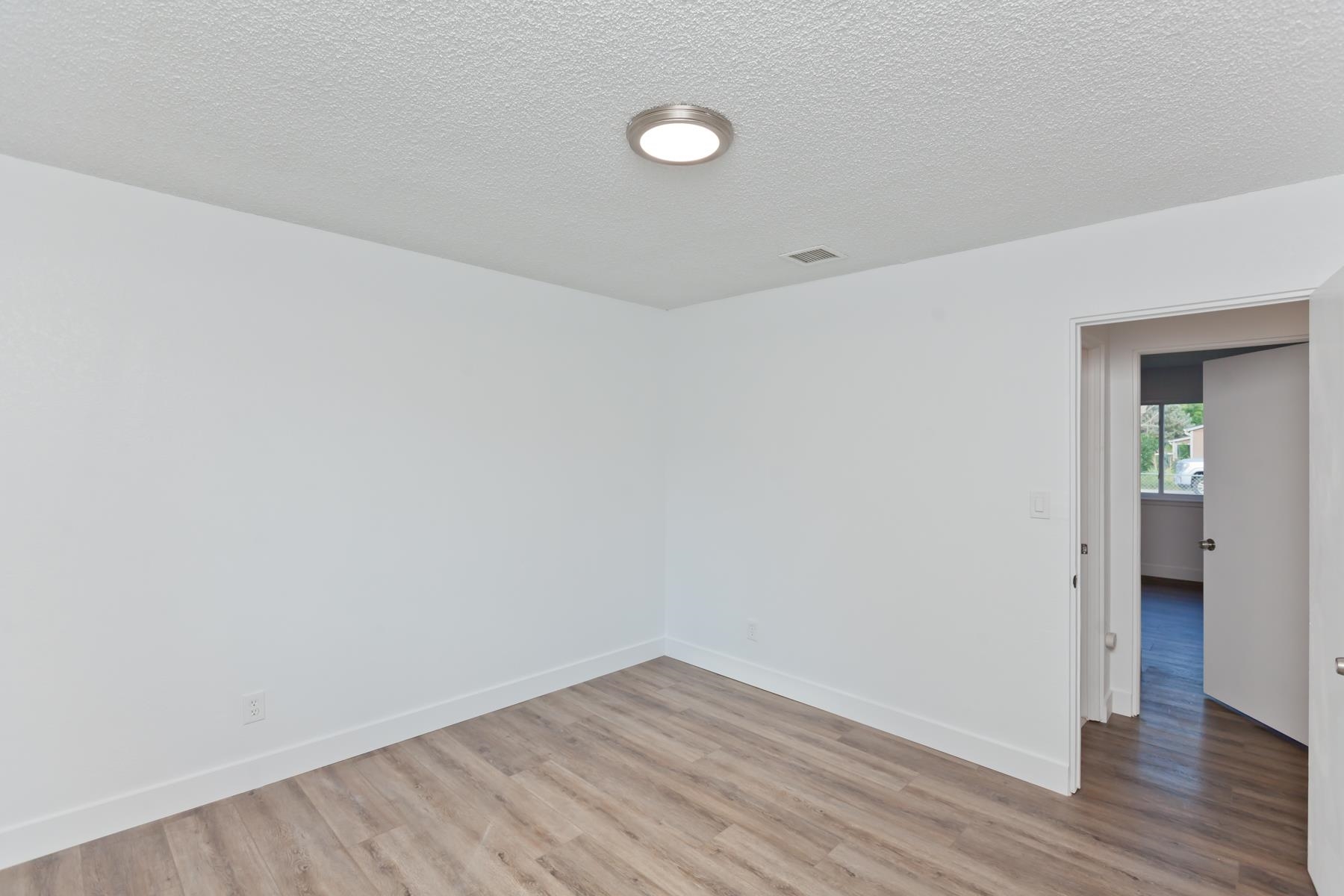 419 S Ash Street Property Photo 10