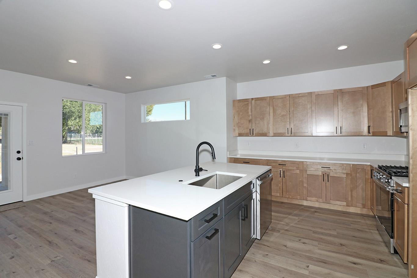 2958 Apollo Drive Property Photo 5