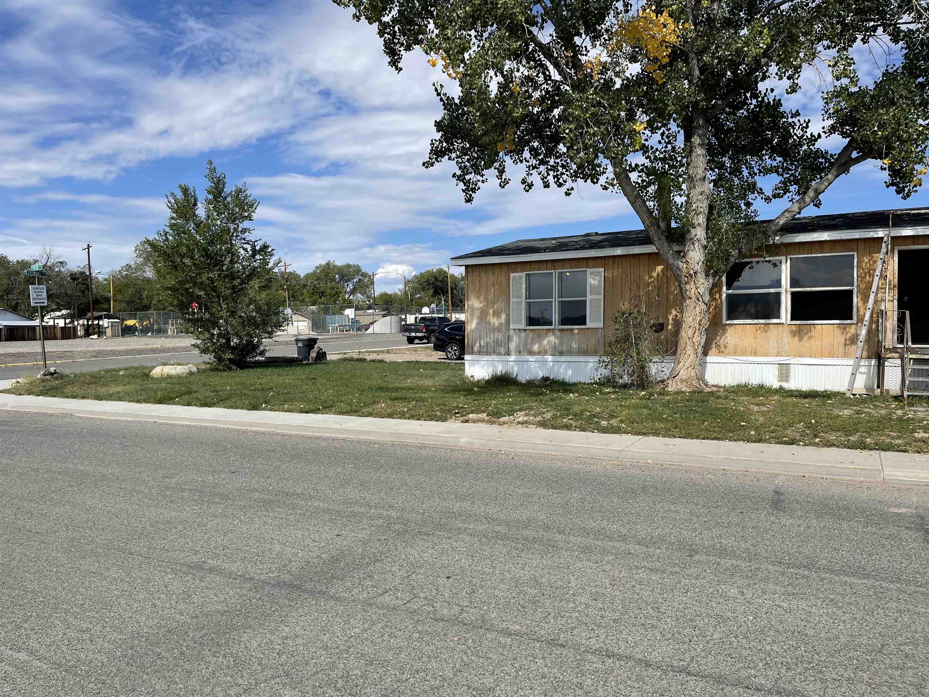 576 Stewart Street Property Photo 2