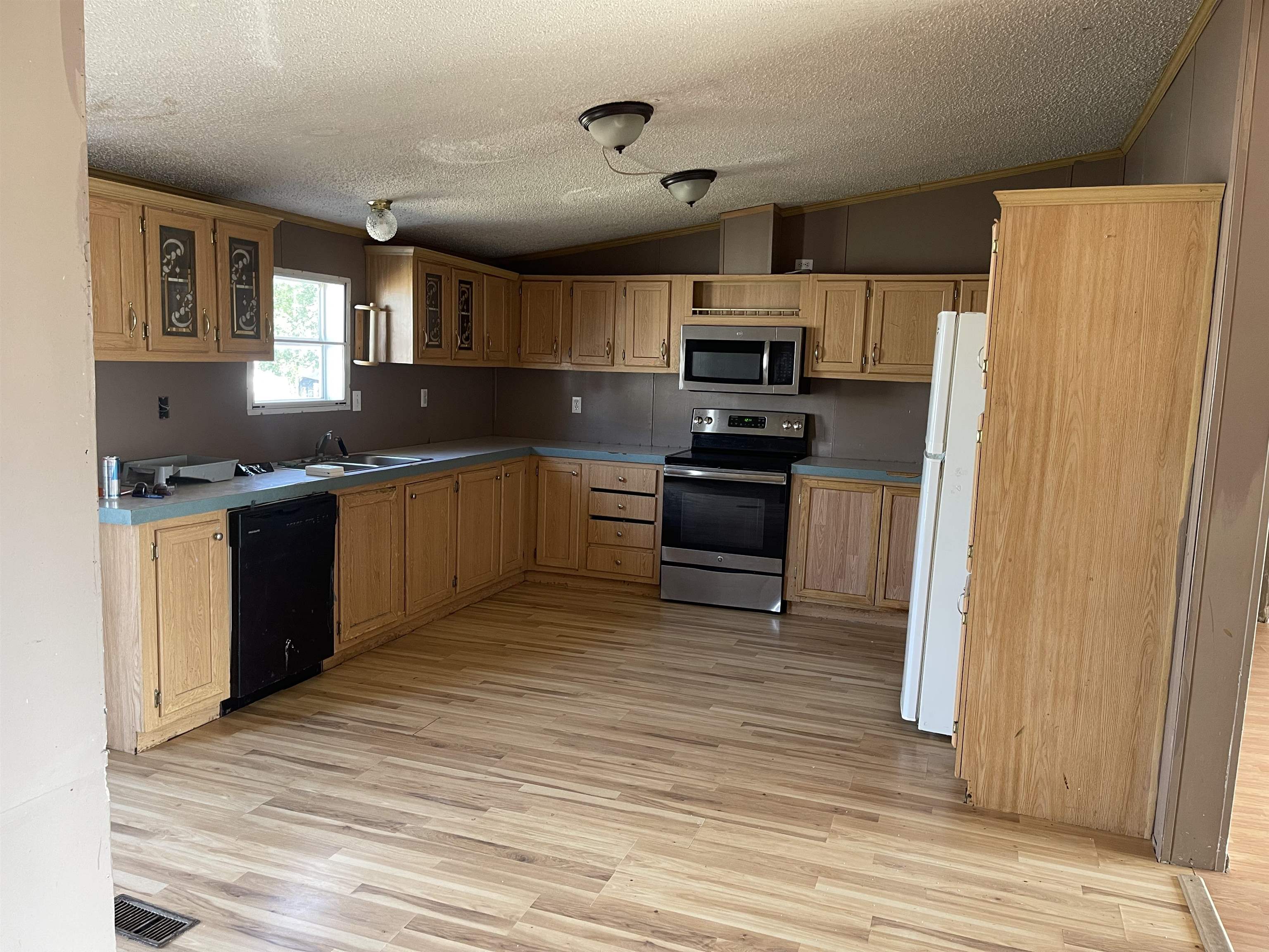 576 Stewart Street Property Photo 7