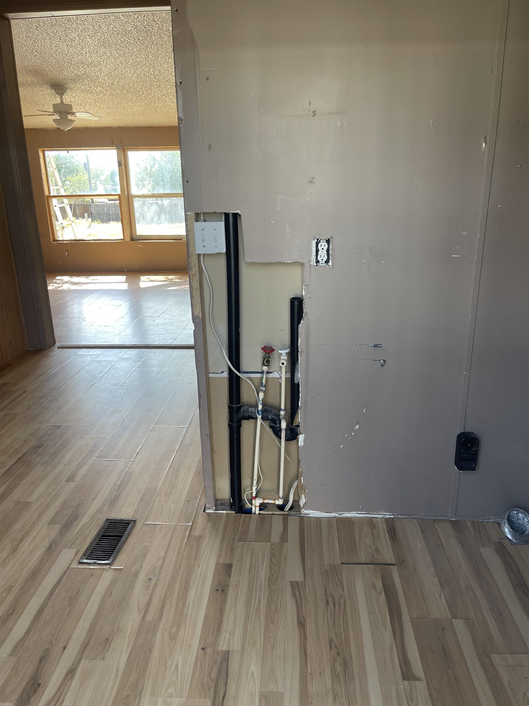 576 Stewart Street Property Photo 8