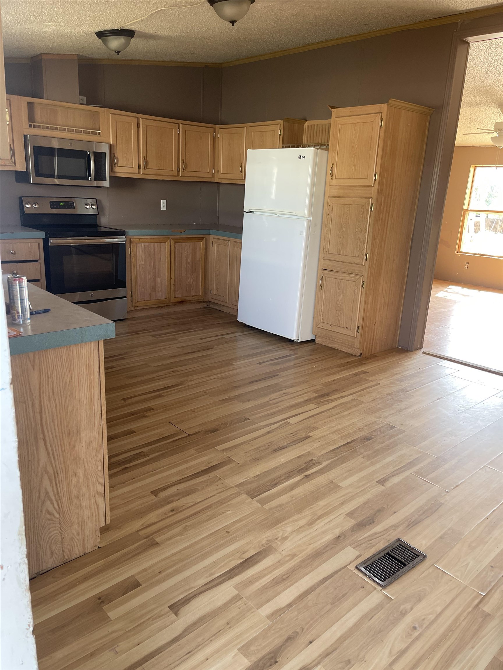 576 Stewart Street Property Photo 9