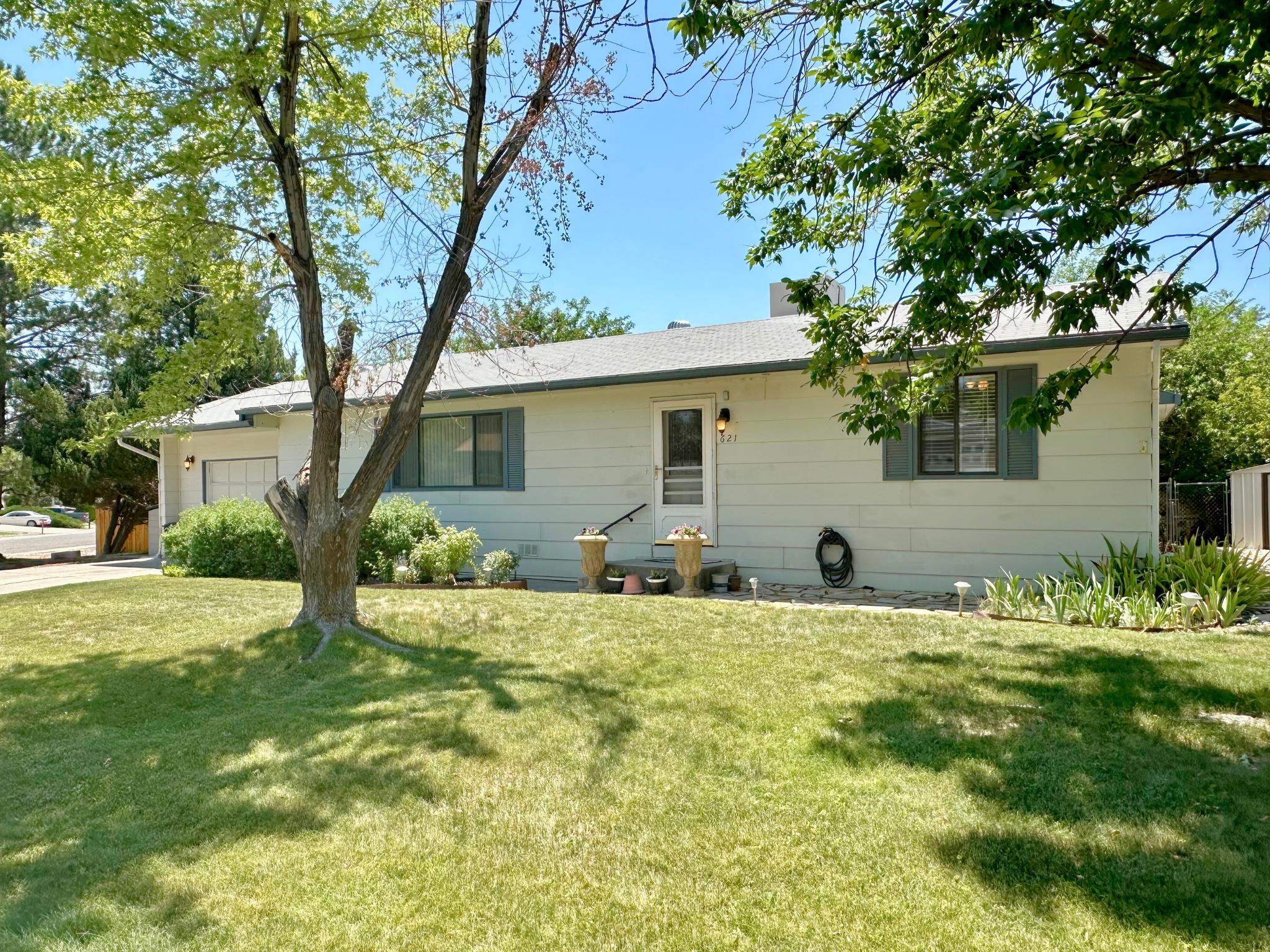 621 E Indian Creek Drive Property Photo 1