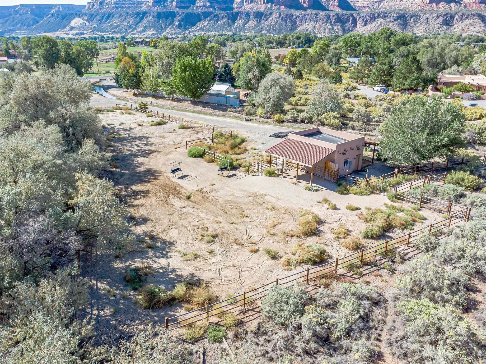 587 20 3/4 Road Property Photo 4