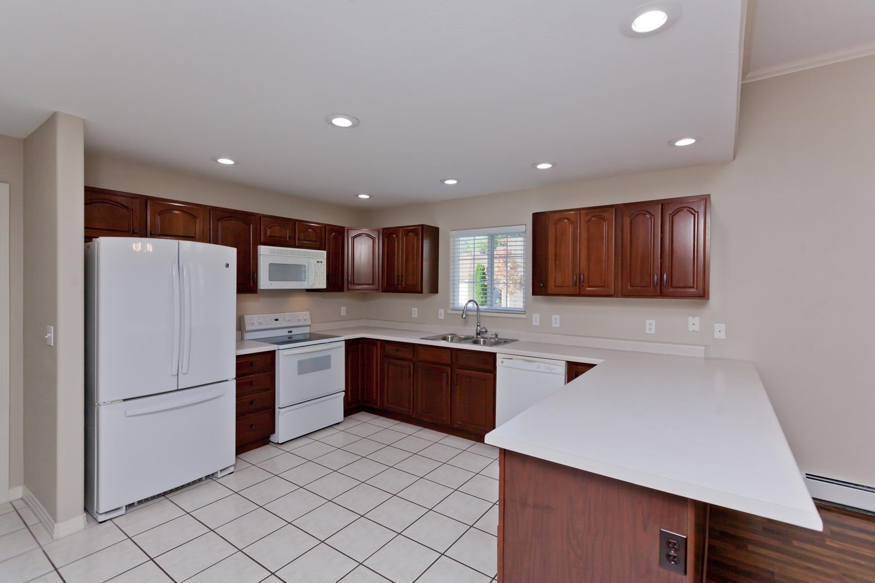 523 Grouse Court Property Photo 4