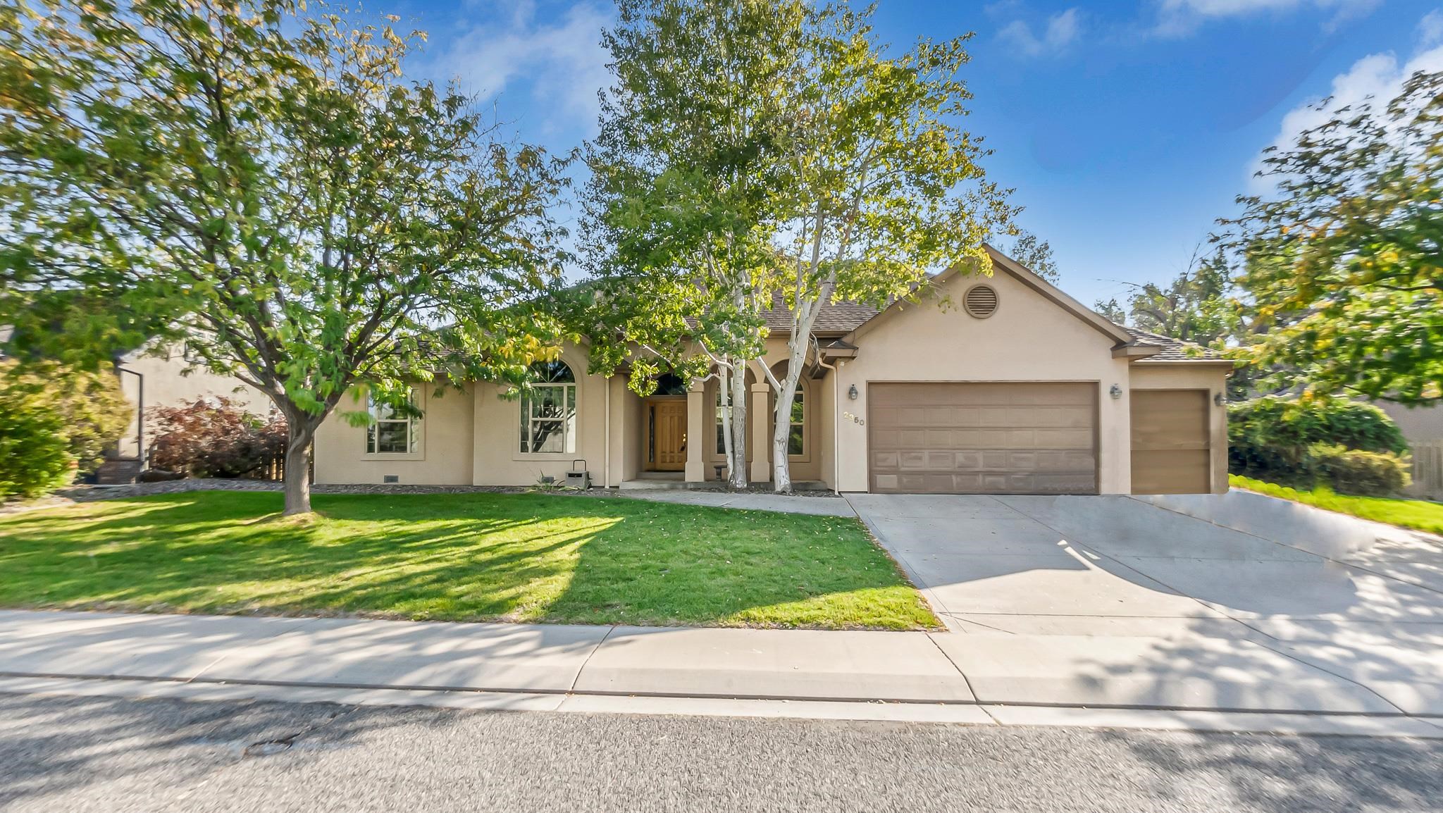 2350 Knoll Circle Property Photo 1