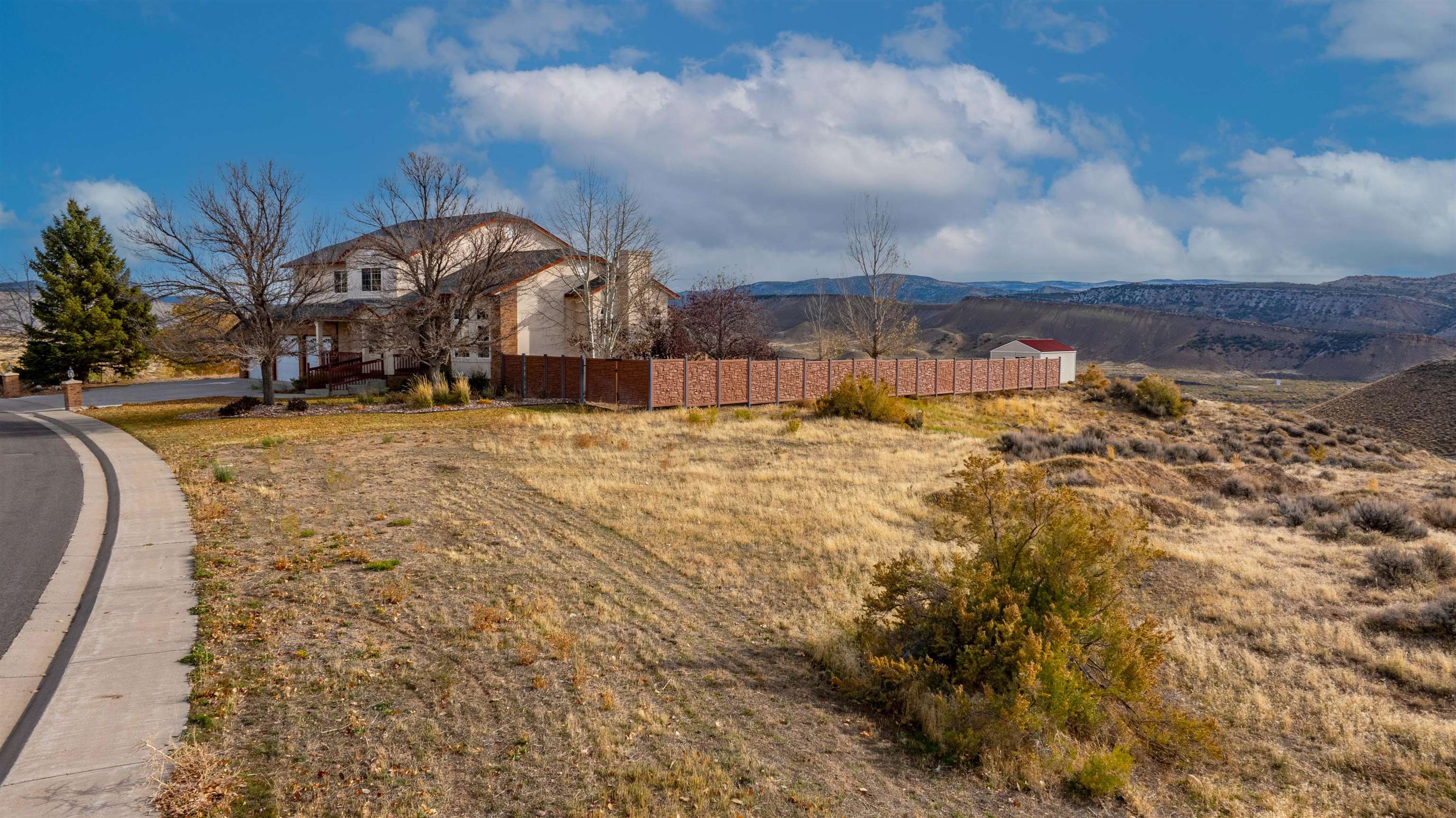 1285 La Mesa Circle Property Photo 3