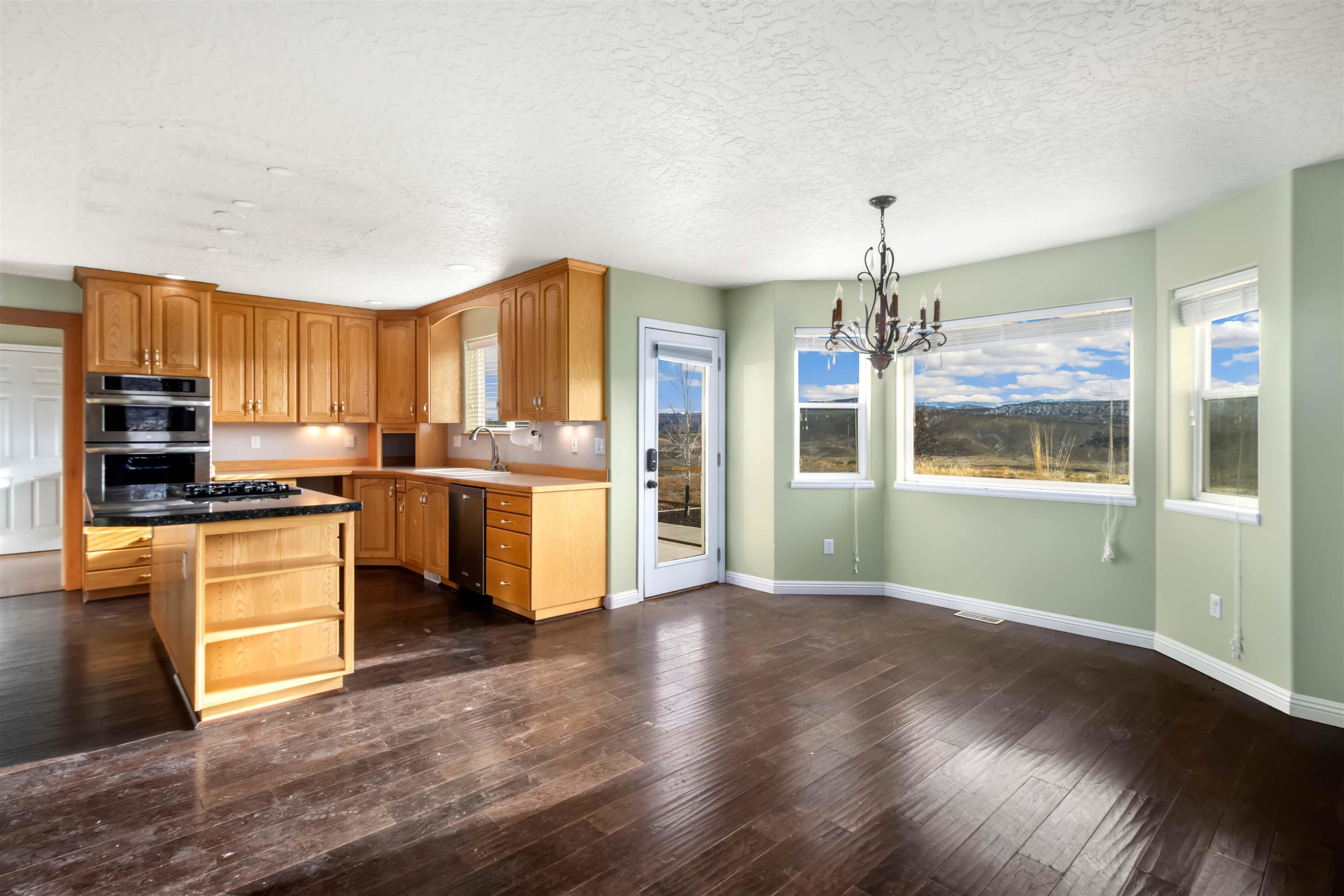 1285 La Mesa Circle Property Photo 6