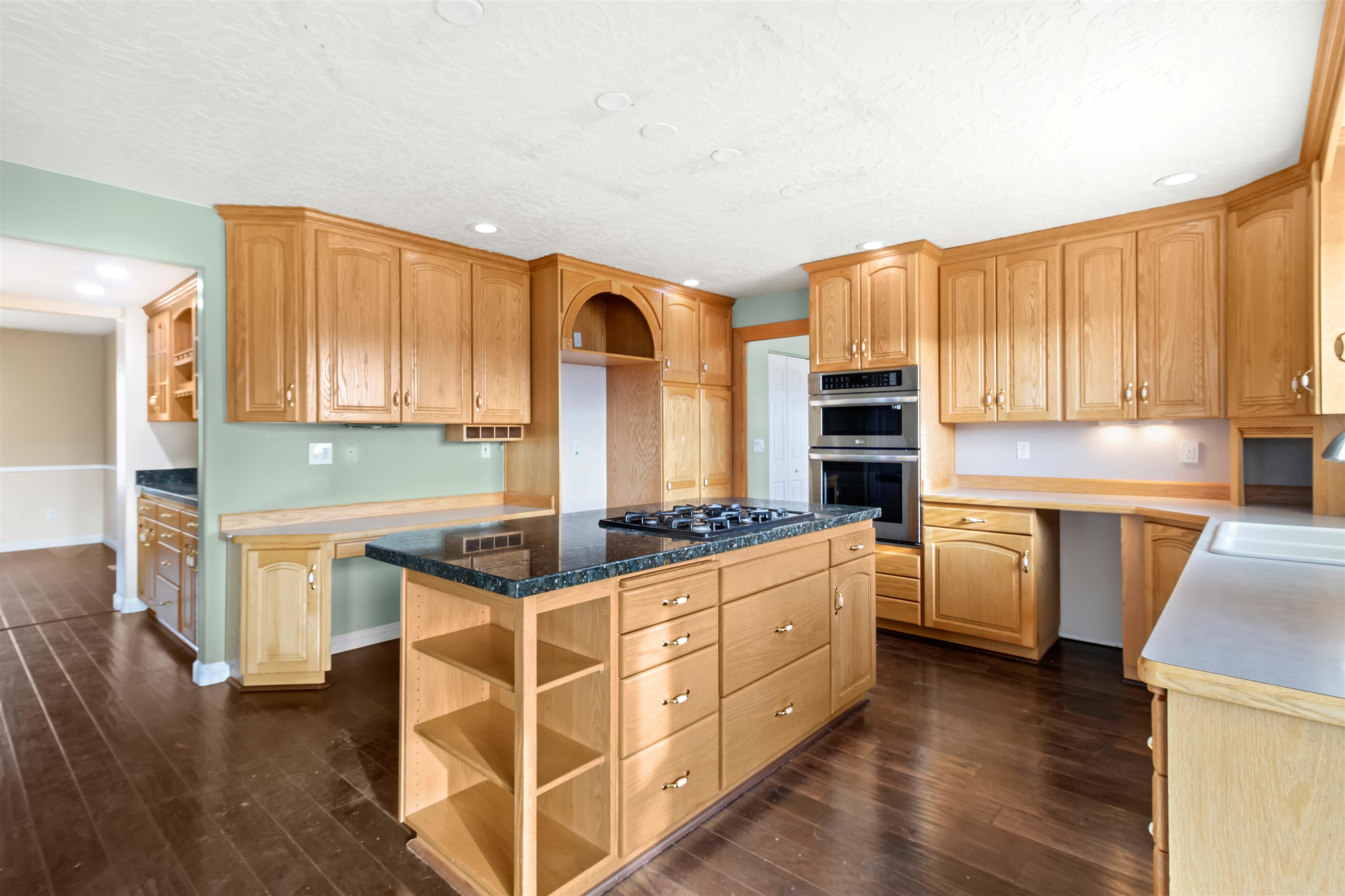 1285 La Mesa Circle Property Photo 8