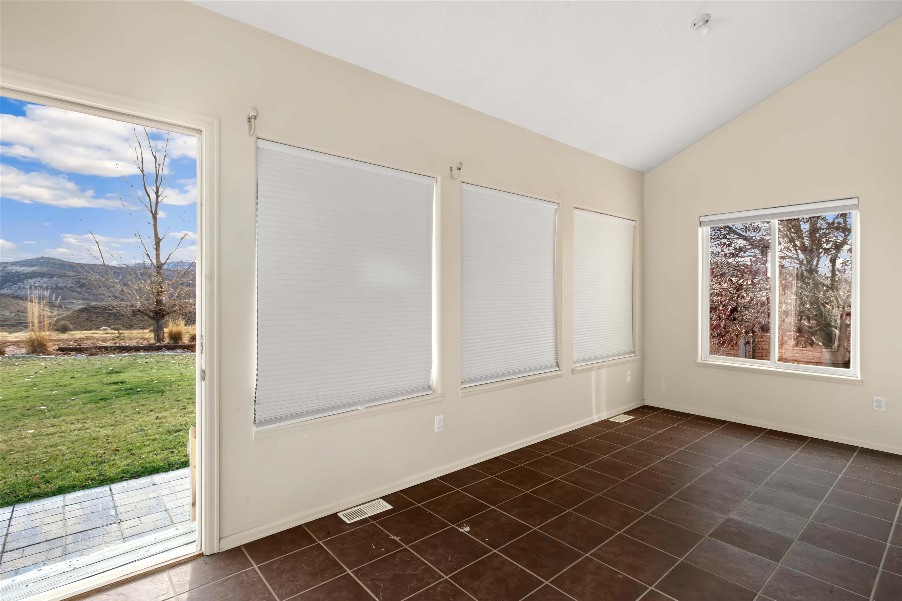 1285 La Mesa Circle Property Photo 13