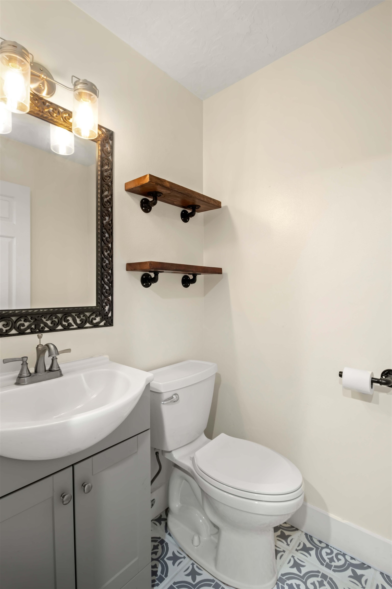 1285 La Mesa Circle Property Photo 21