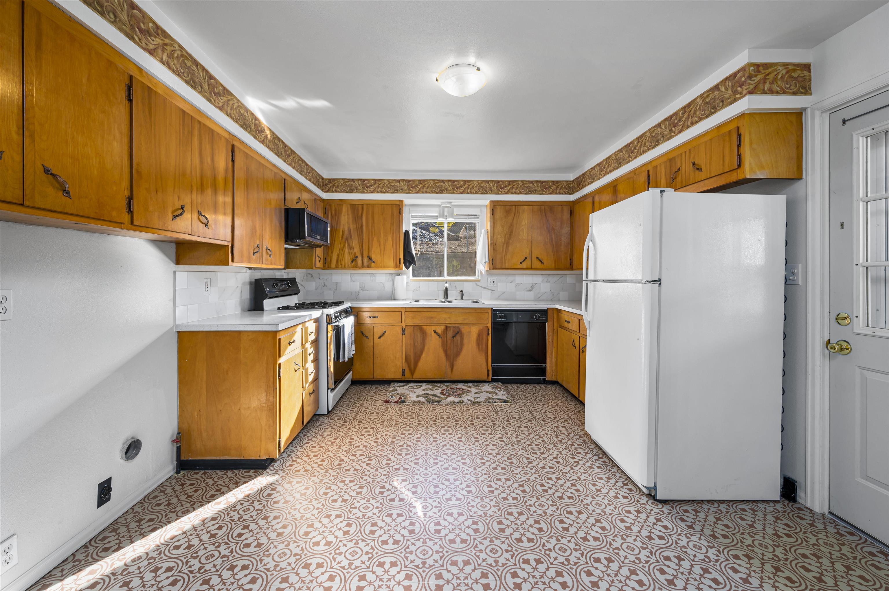 396 S Camp Road Property Photo 6