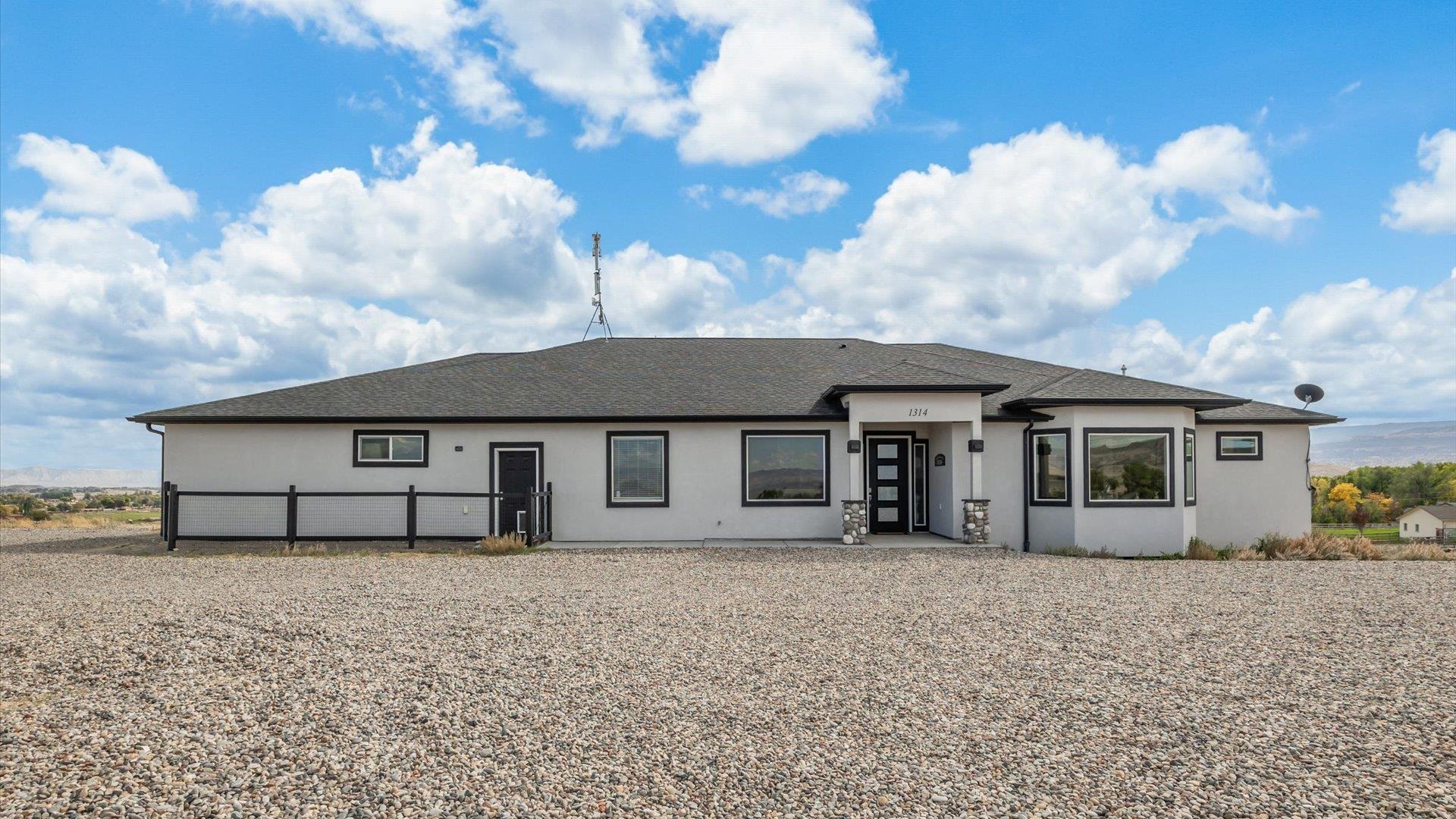 1314 12 Road Property Photo 1
