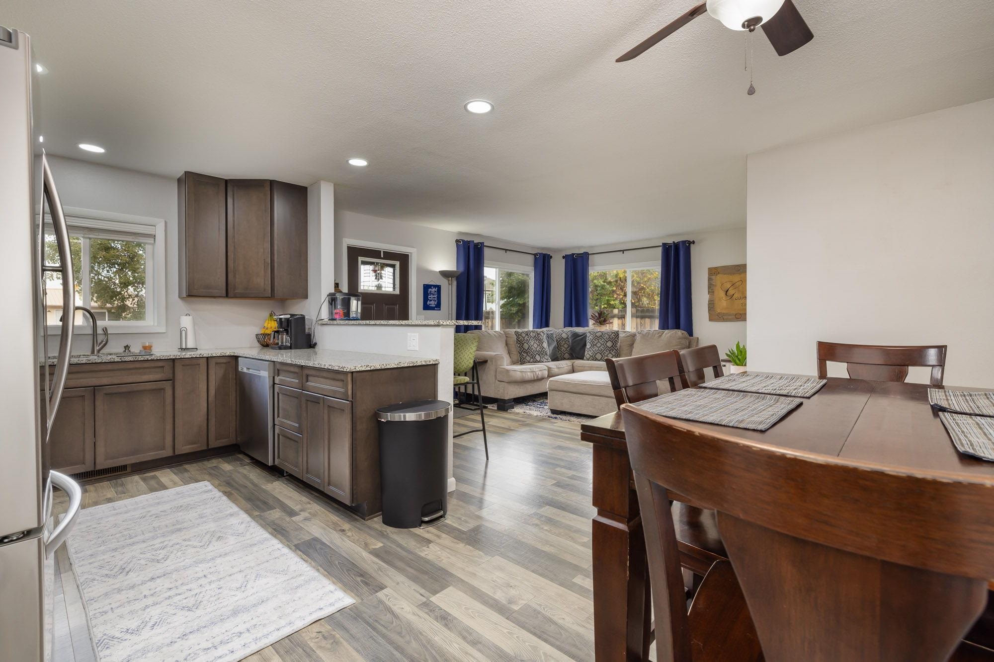 554 Greenbriar Street Property Photo 8