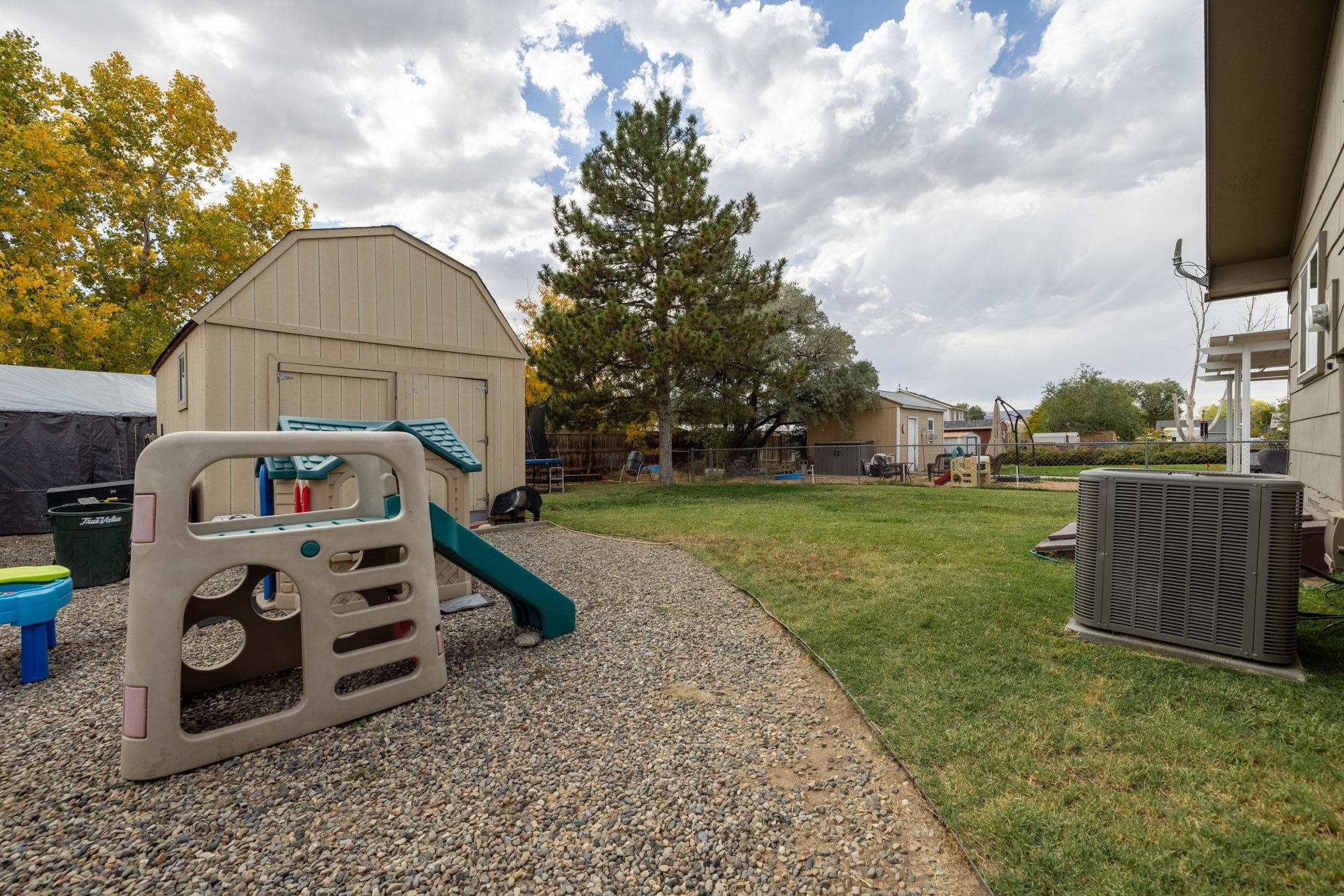 554 Greenbriar Street Property Photo 27