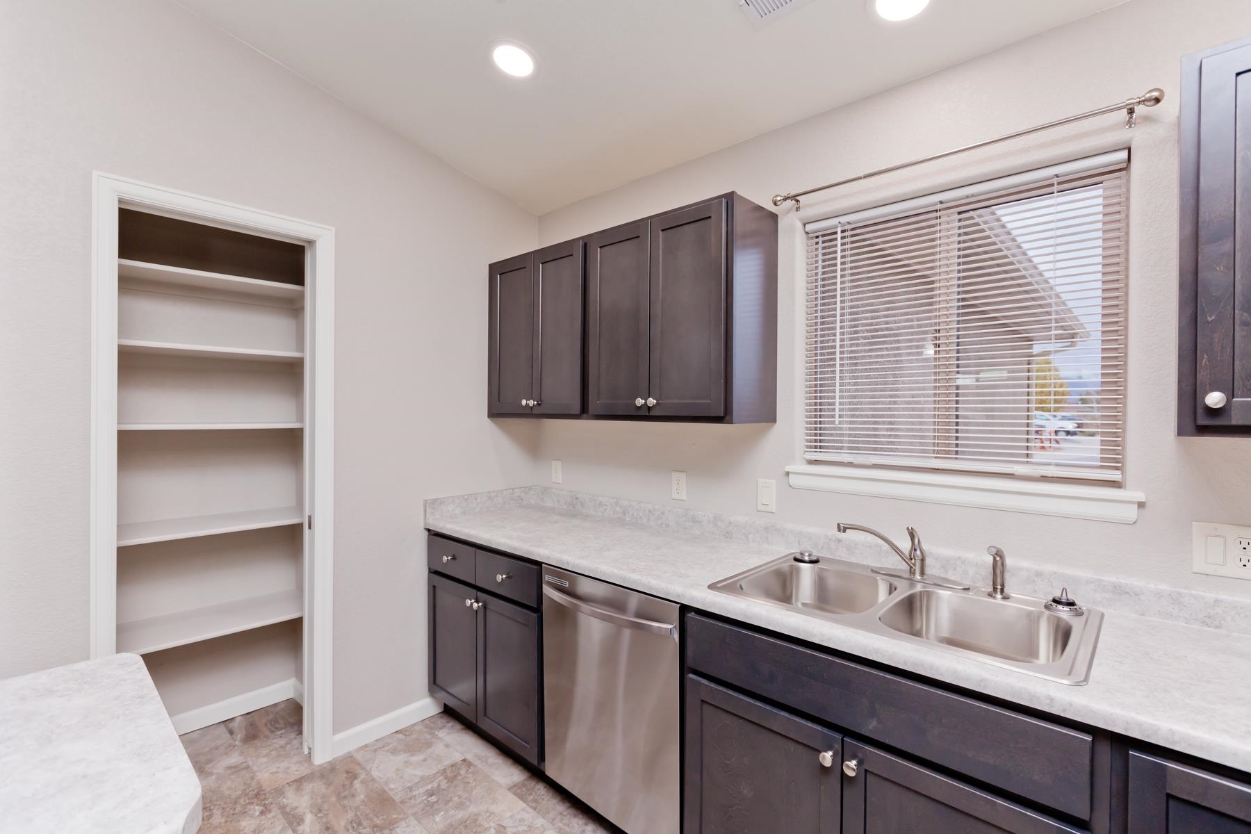 505 Pear Pond Street Property Photo 8