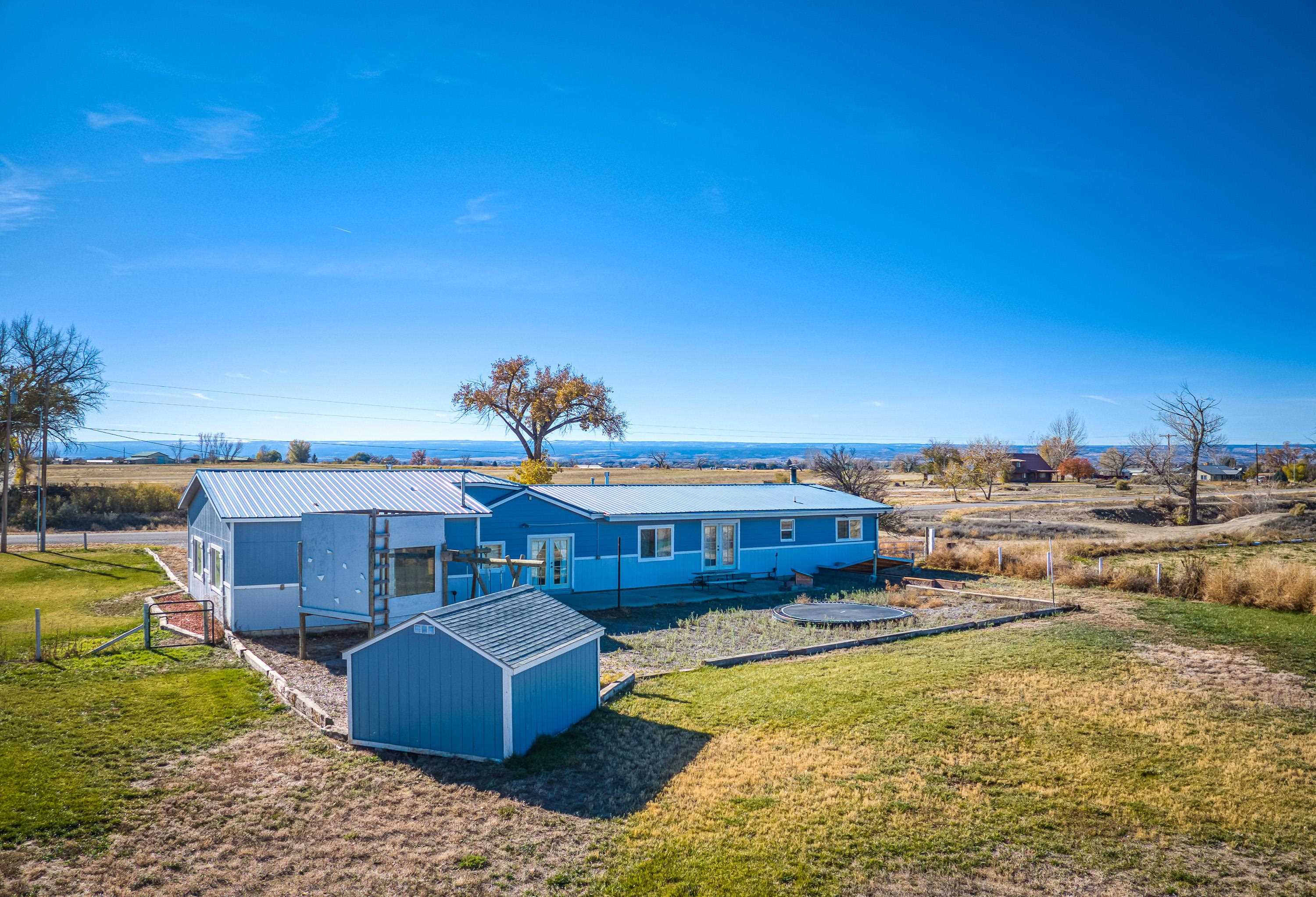 17977 B Road Property Photo 3