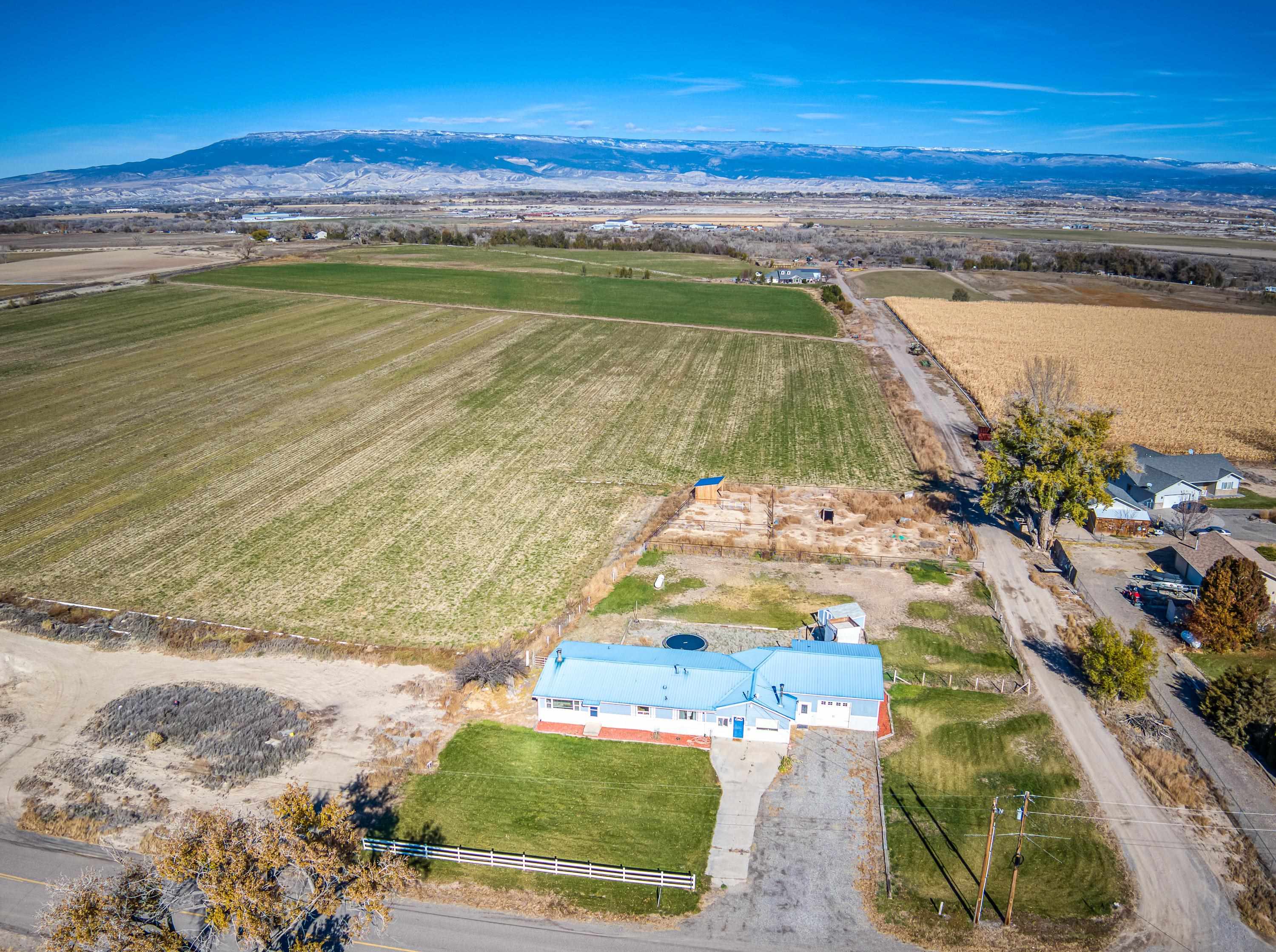17977 B Road Property Photo 6