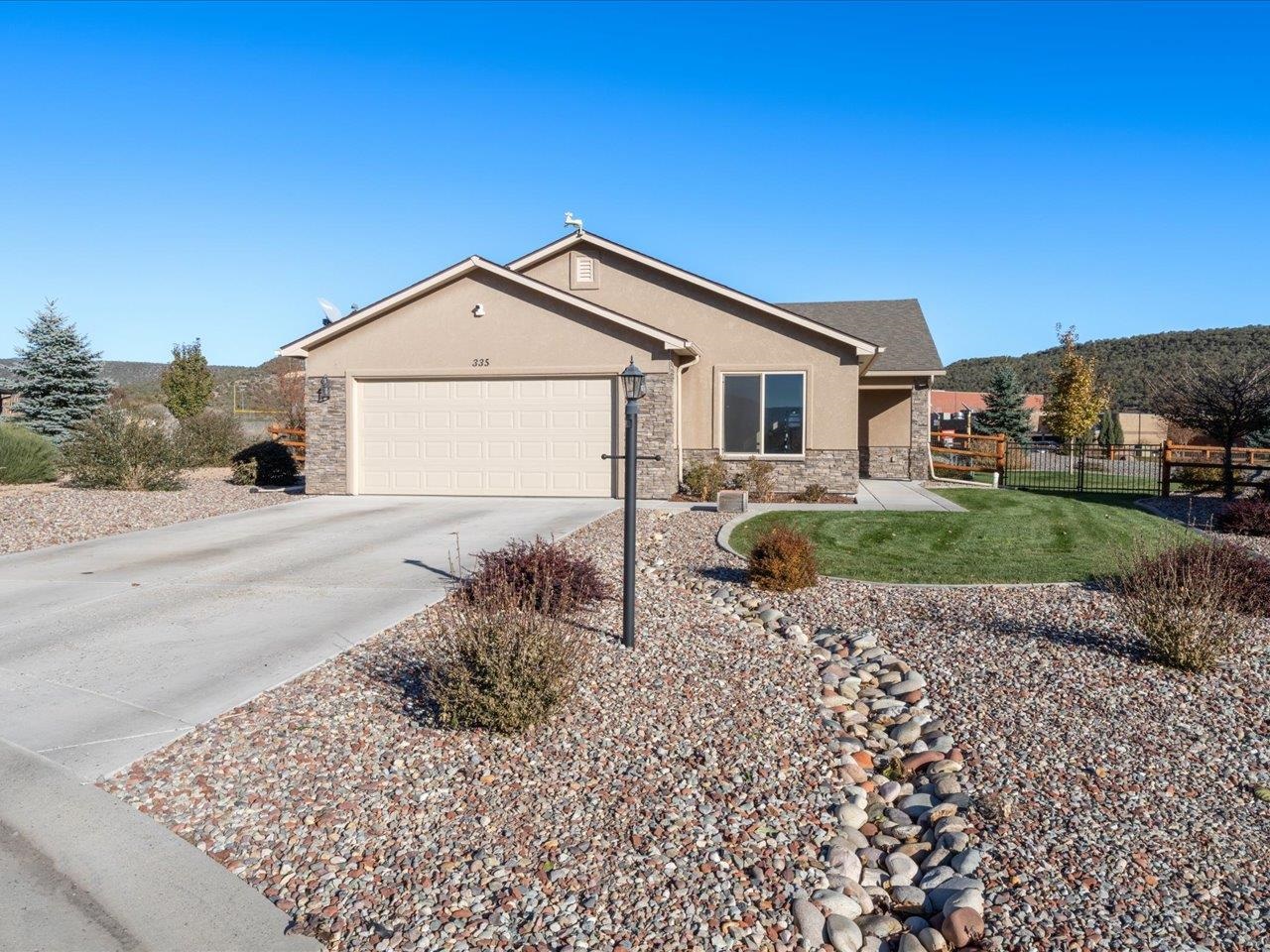 335 Se Cobblestone Court Property Photo 2